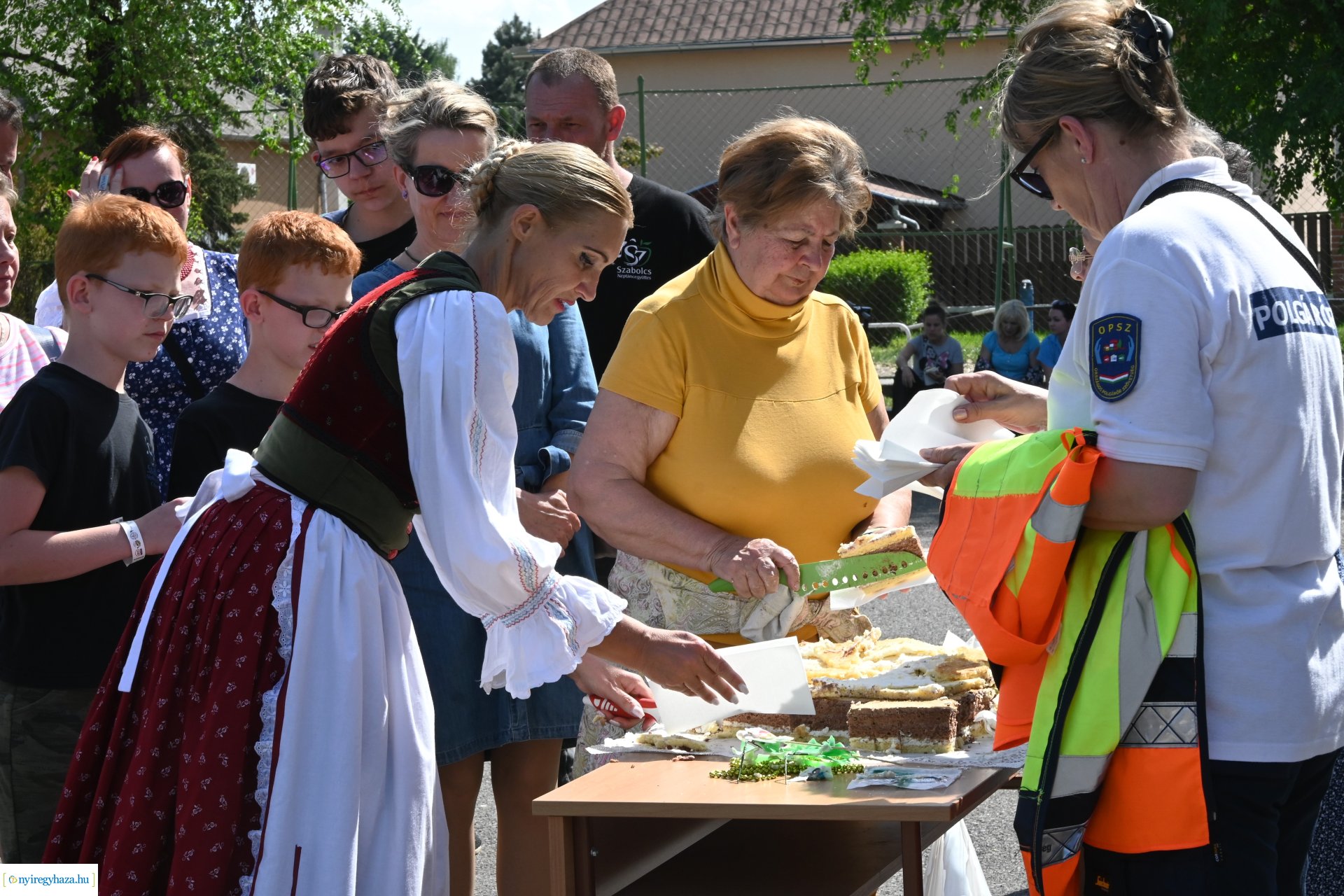 Tavaszi zsibongó és Népzenei Fesztivál Sóstóhegyen 