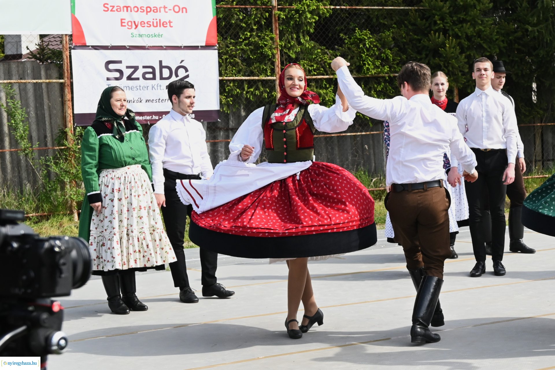 Tavaszi zsibongó és Népzenei Fesztivál Sóstóhegyen 