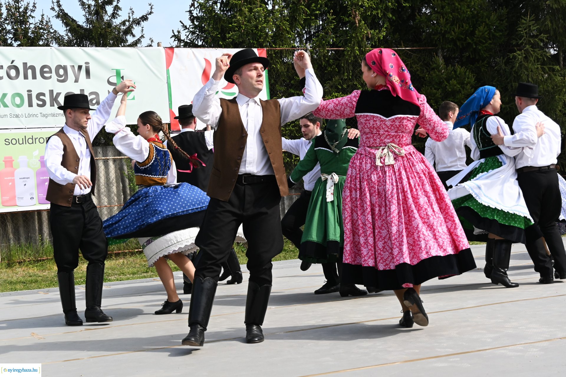 Tavaszi zsibongó és Népzenei Fesztivál Sóstóhegyen 