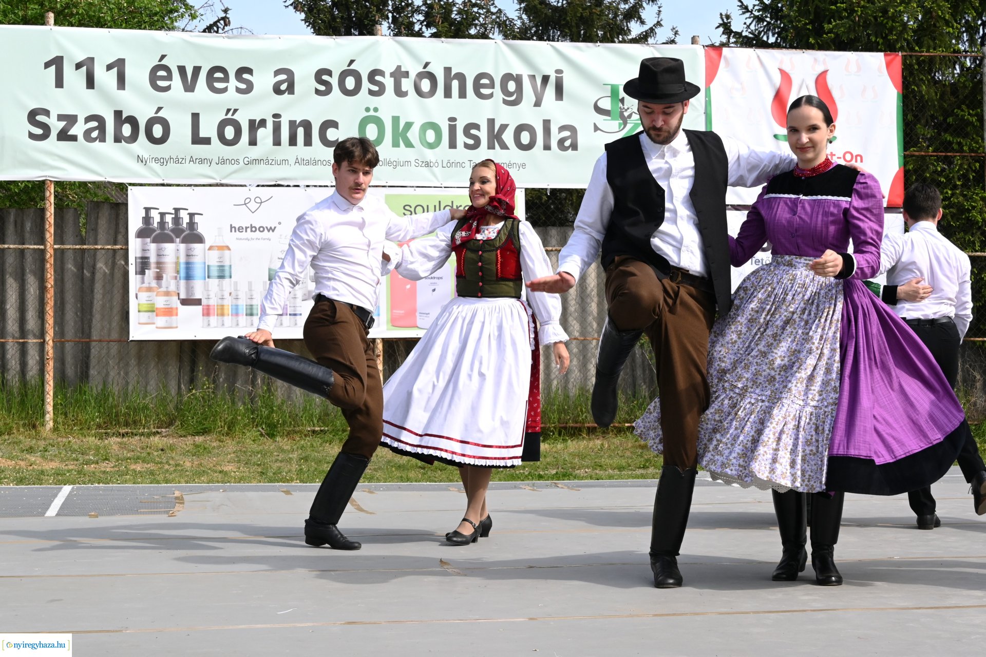 Tavaszi zsibongó és Népzenei Fesztivál Sóstóhegyen 