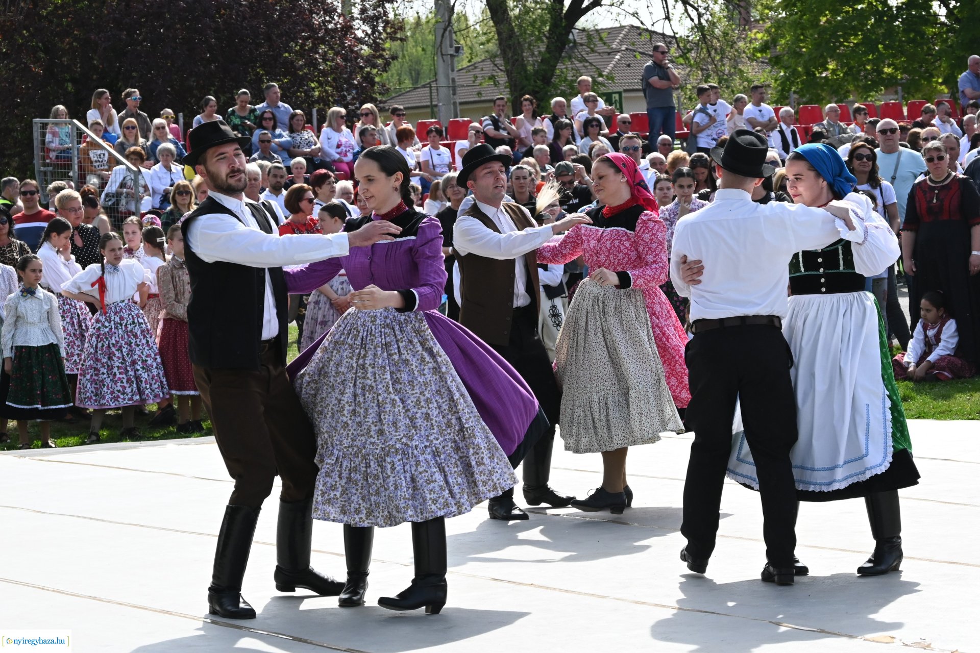 Tavaszi zsibongó és Népzenei Fesztivál Sóstóhegyen 