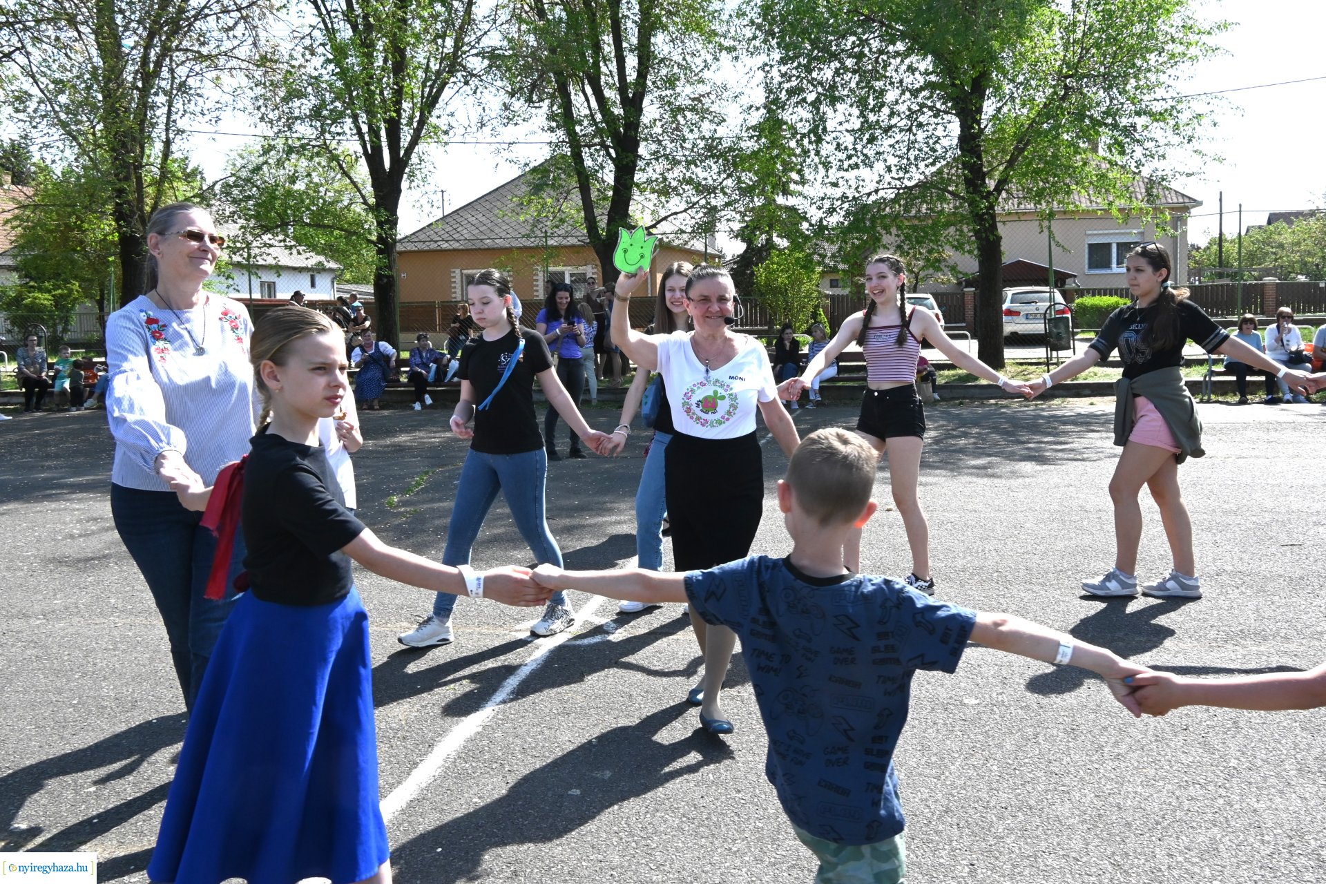 Tavaszi zsibongó és Népzenei Fesztivál Sóstóhegyen 