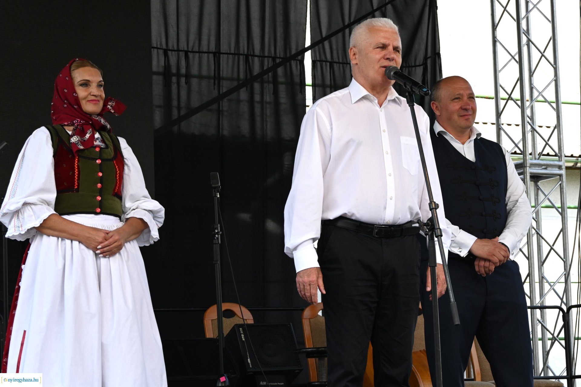 Tavaszi zsibongó és Népzenei Fesztivál Sóstóhegyen 