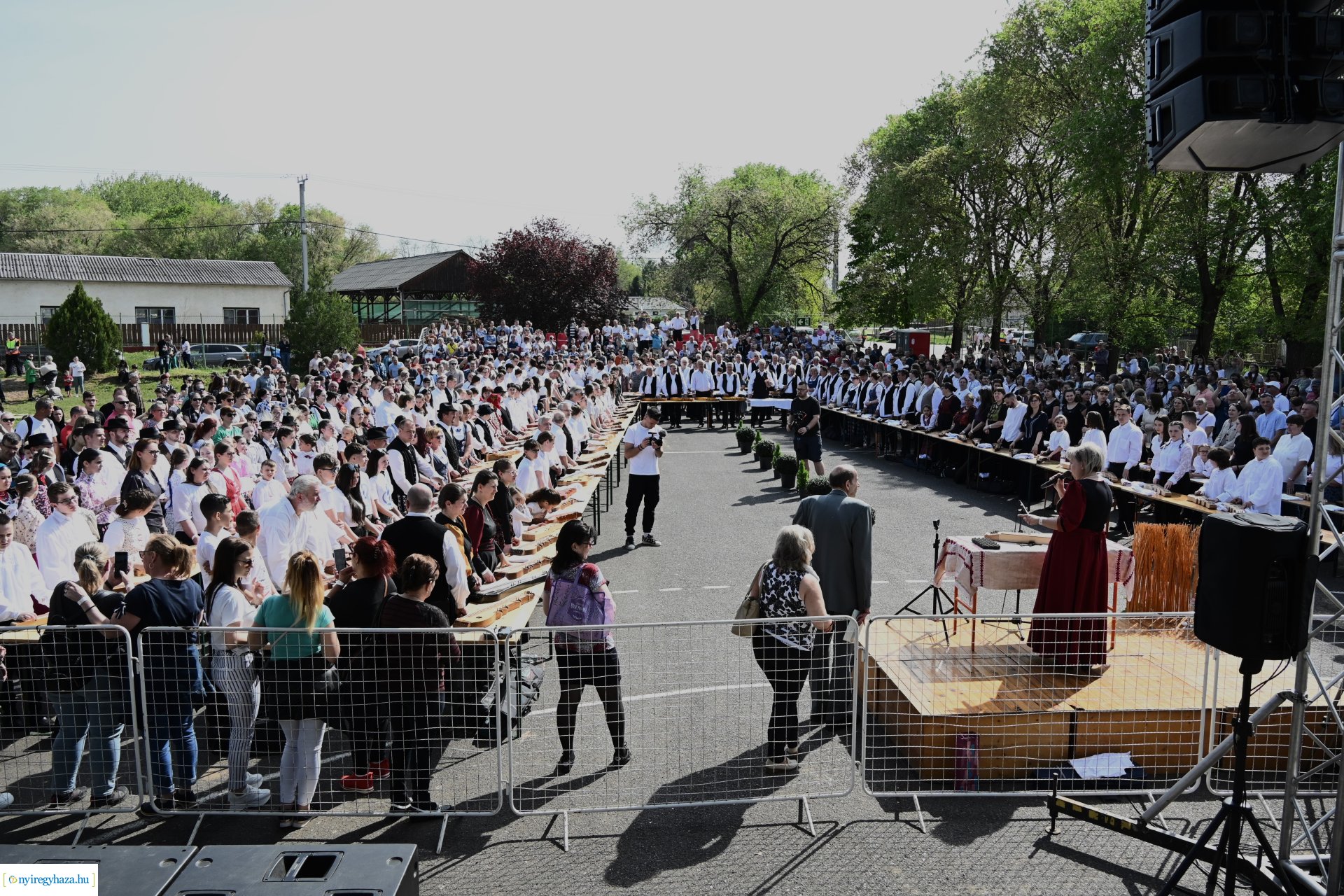 Tavaszi zsibongó és Népzenei Fesztivál Sóstóhegyen 