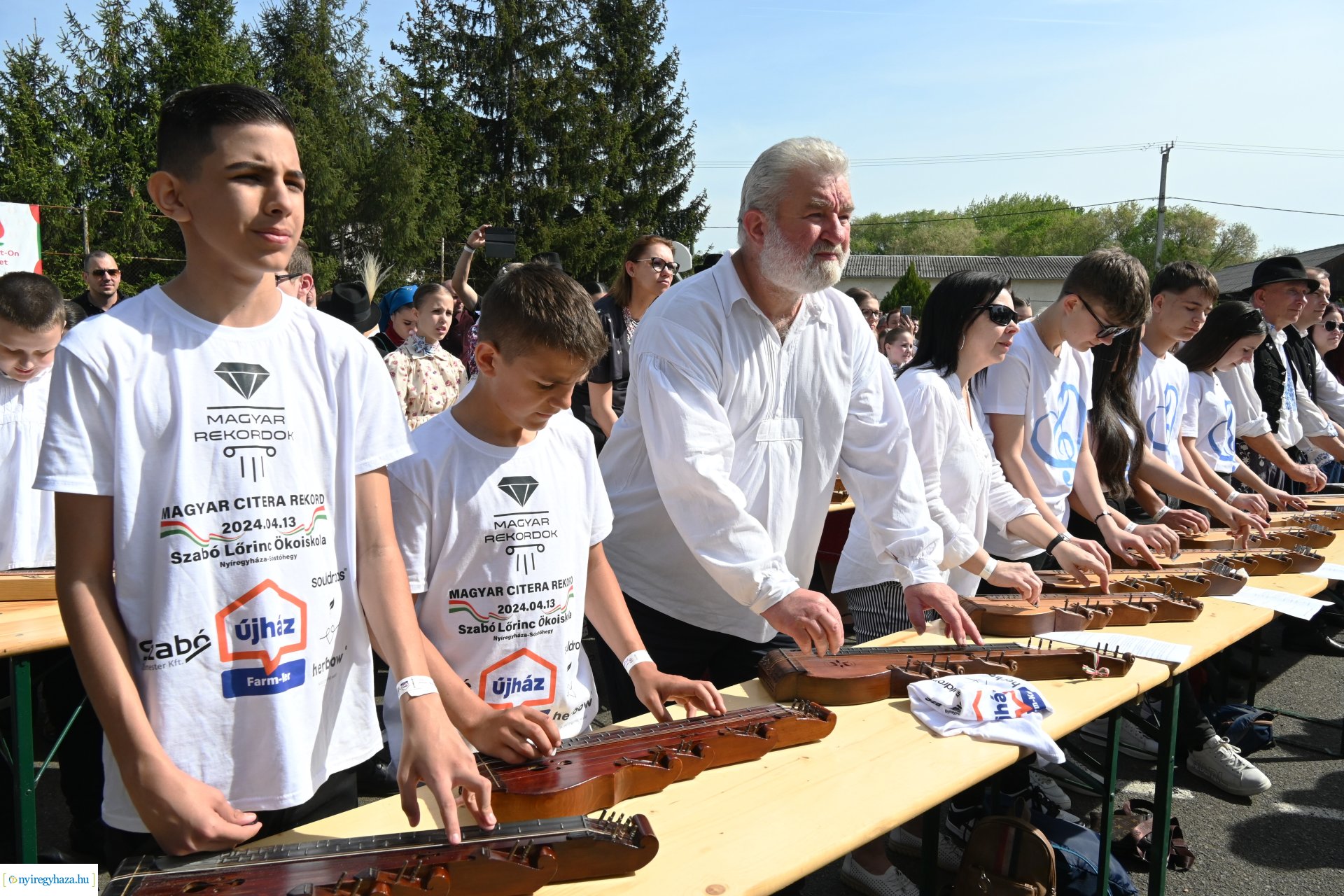 Tavaszi zsibongó és Népzenei Fesztivál Sóstóhegyen 