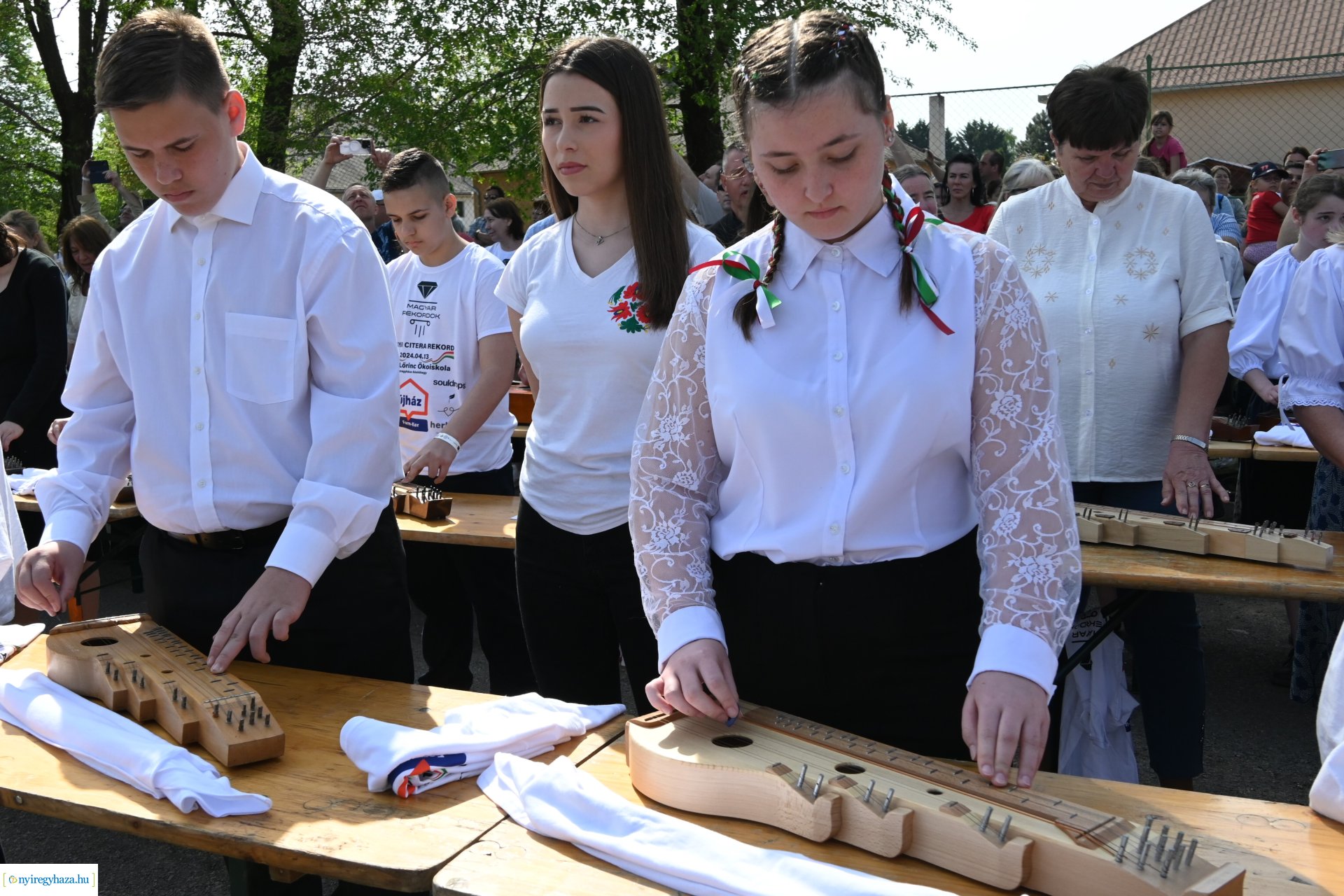Tavaszi zsibongó és Népzenei Fesztivál Sóstóhegyen 