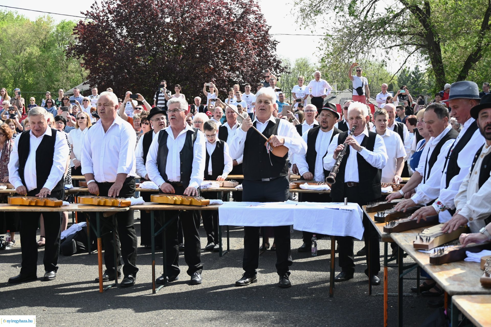 Tavaszi zsibongó és Népzenei Fesztivál Sóstóhegyen 