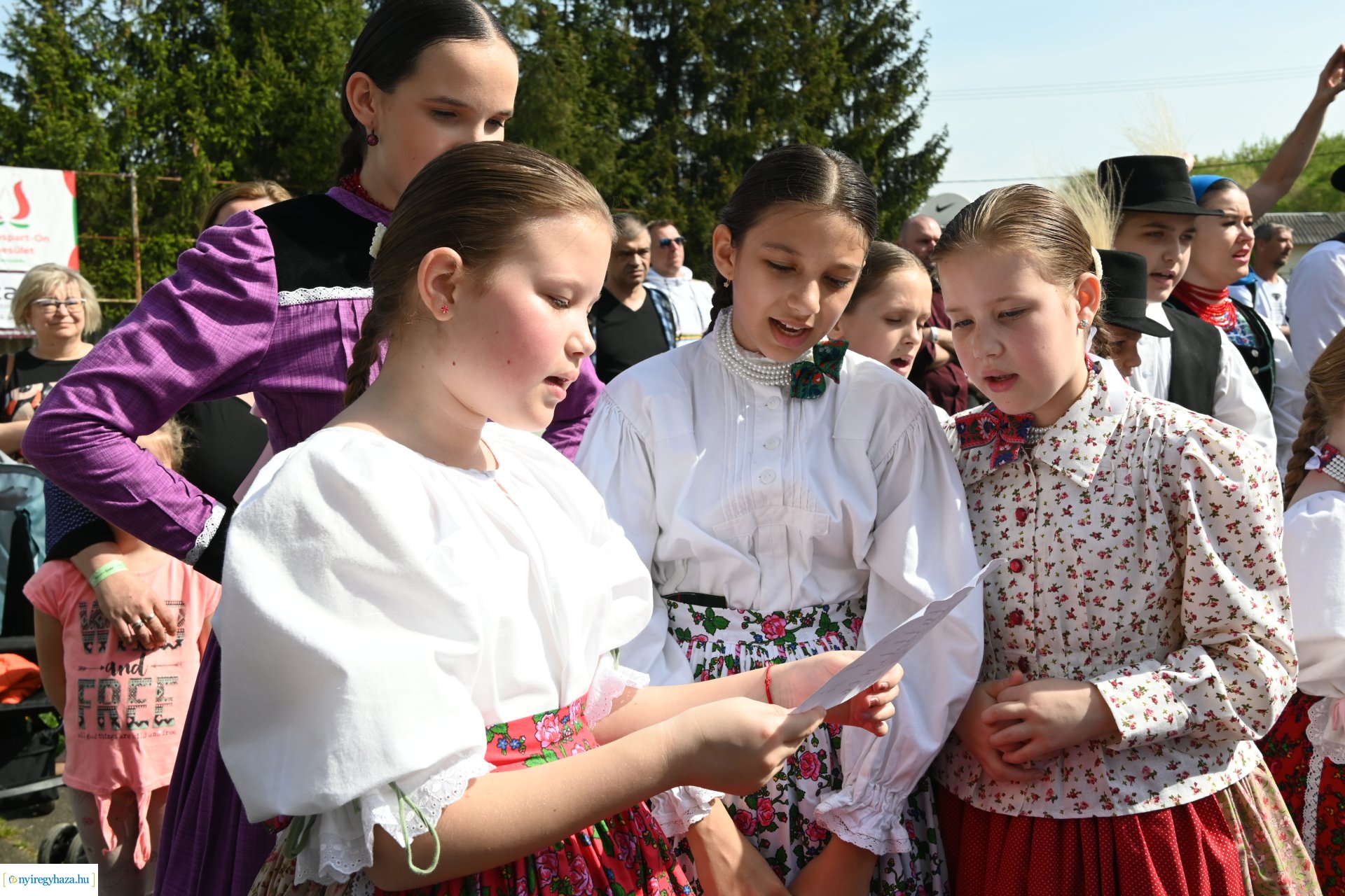 Tavaszi zsibongó és Népzenei Fesztivál Sóstóhegyen 