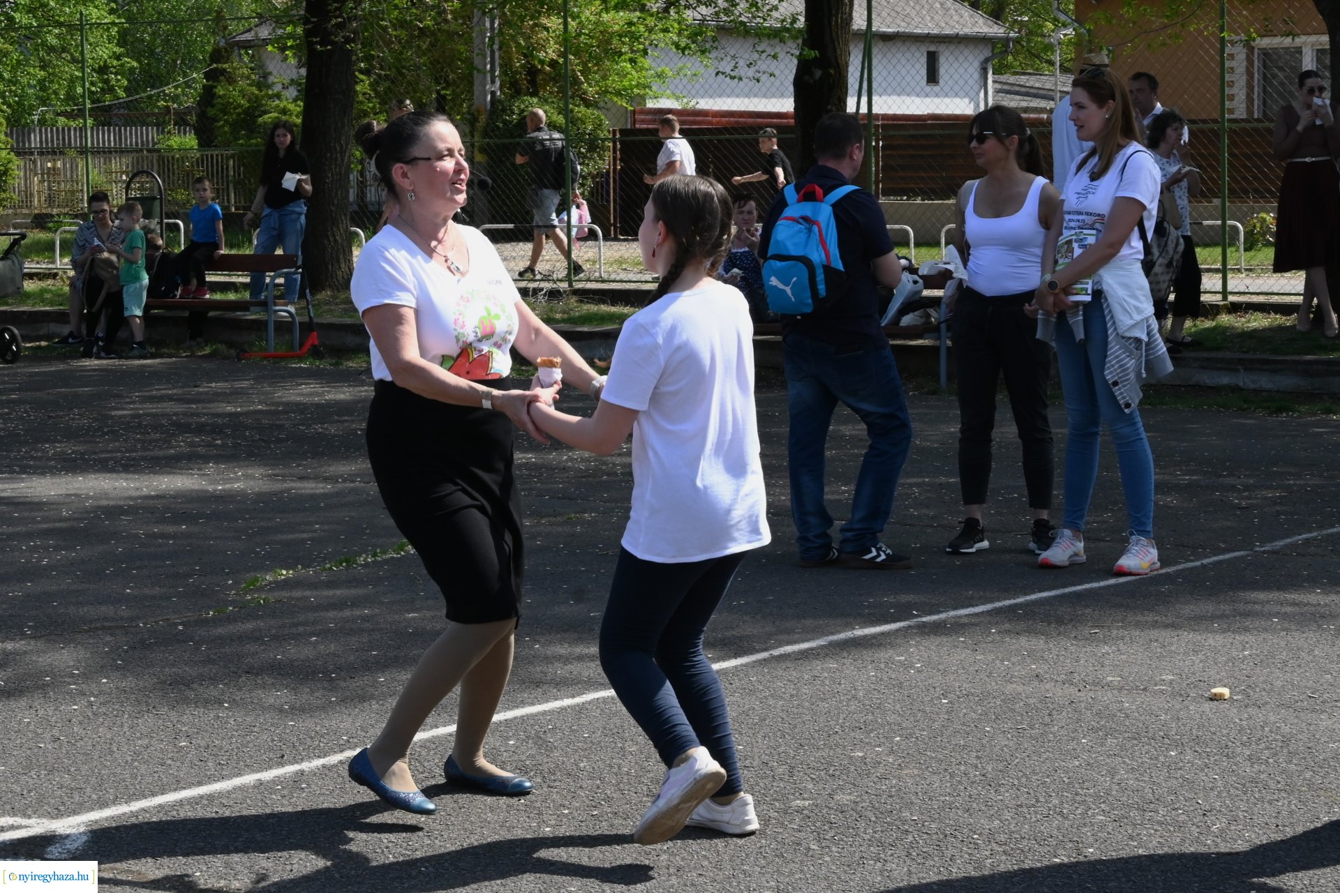 Tavaszi zsibongó és Népzenei Fesztivál Sóstóhegyen 