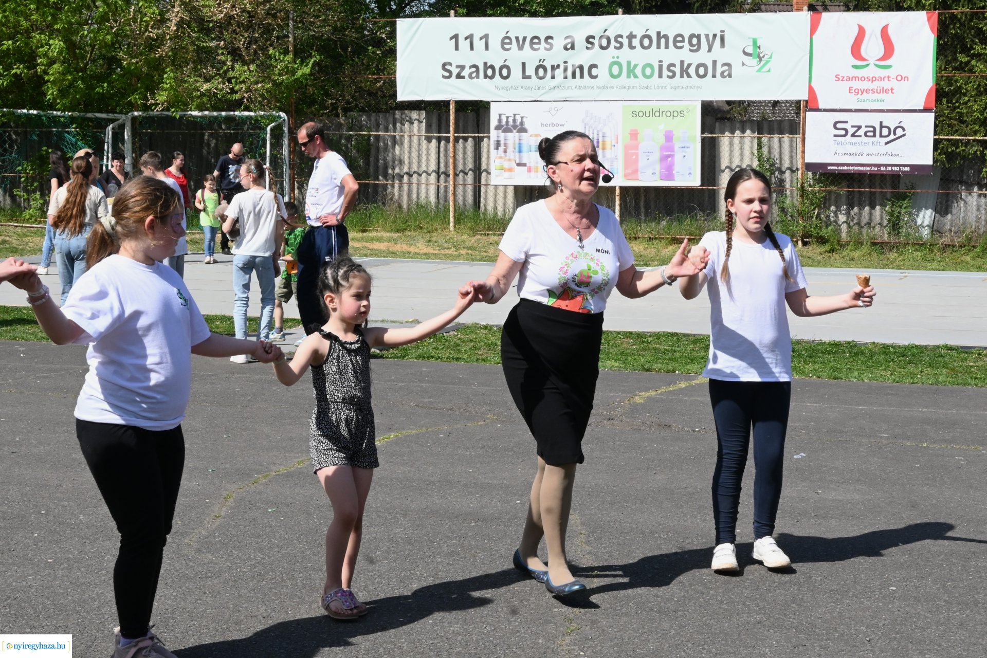 Tavaszi zsibongó és Népzenei Fesztivál Sóstóhegyen 