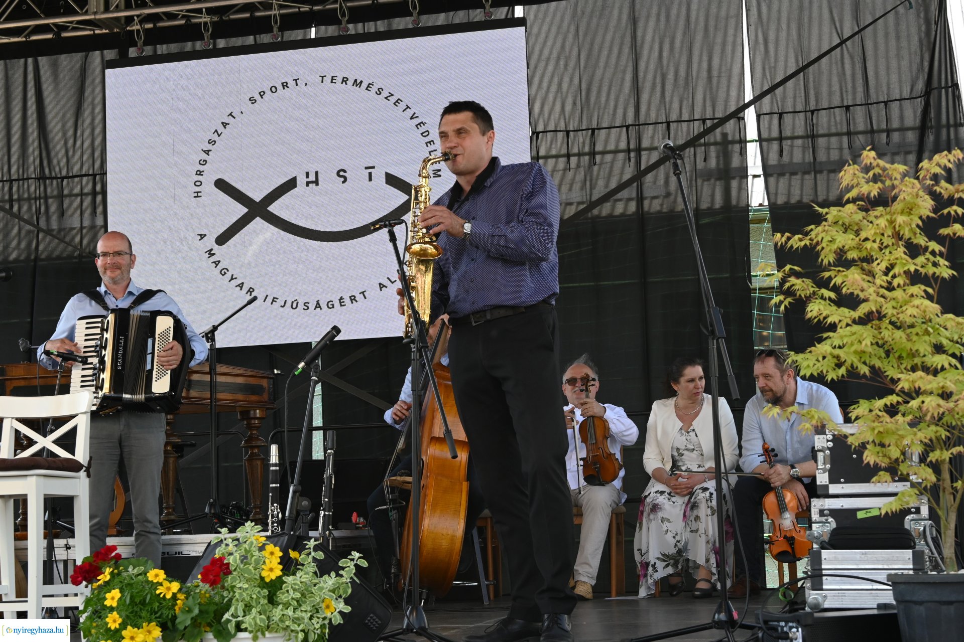 Tavaszi zsibongó és Népzenei Fesztivál Sóstóhegyen 