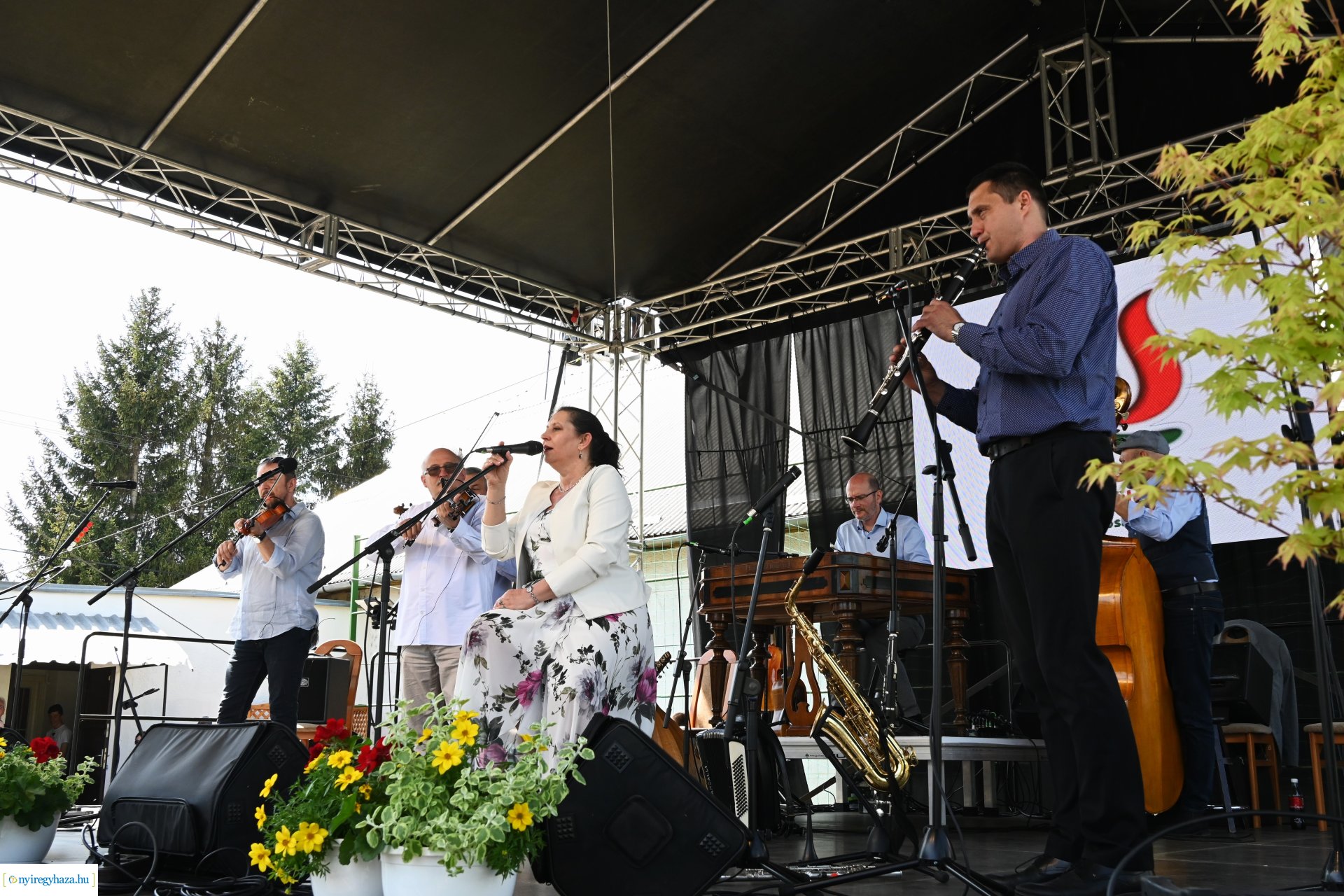 Tavaszi zsibongó és Népzenei Fesztivál Sóstóhegyen 