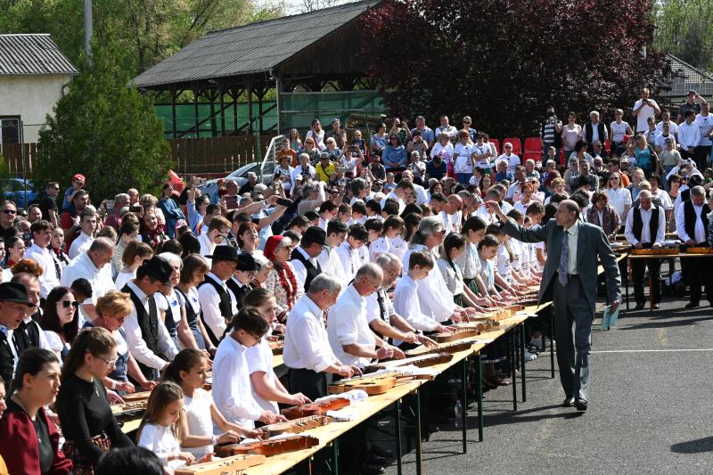 Tavaszi zsibongó és Népzenei Fesztivál Sóstóhegyen 