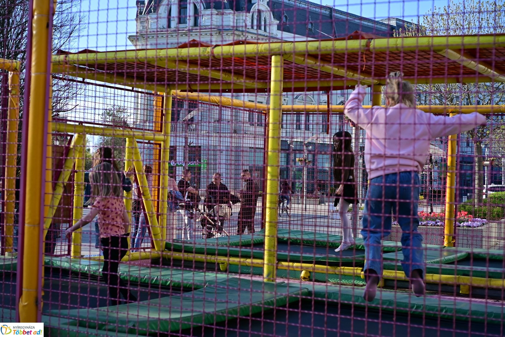 Tavaszi zsongás a belvárosban - 2025