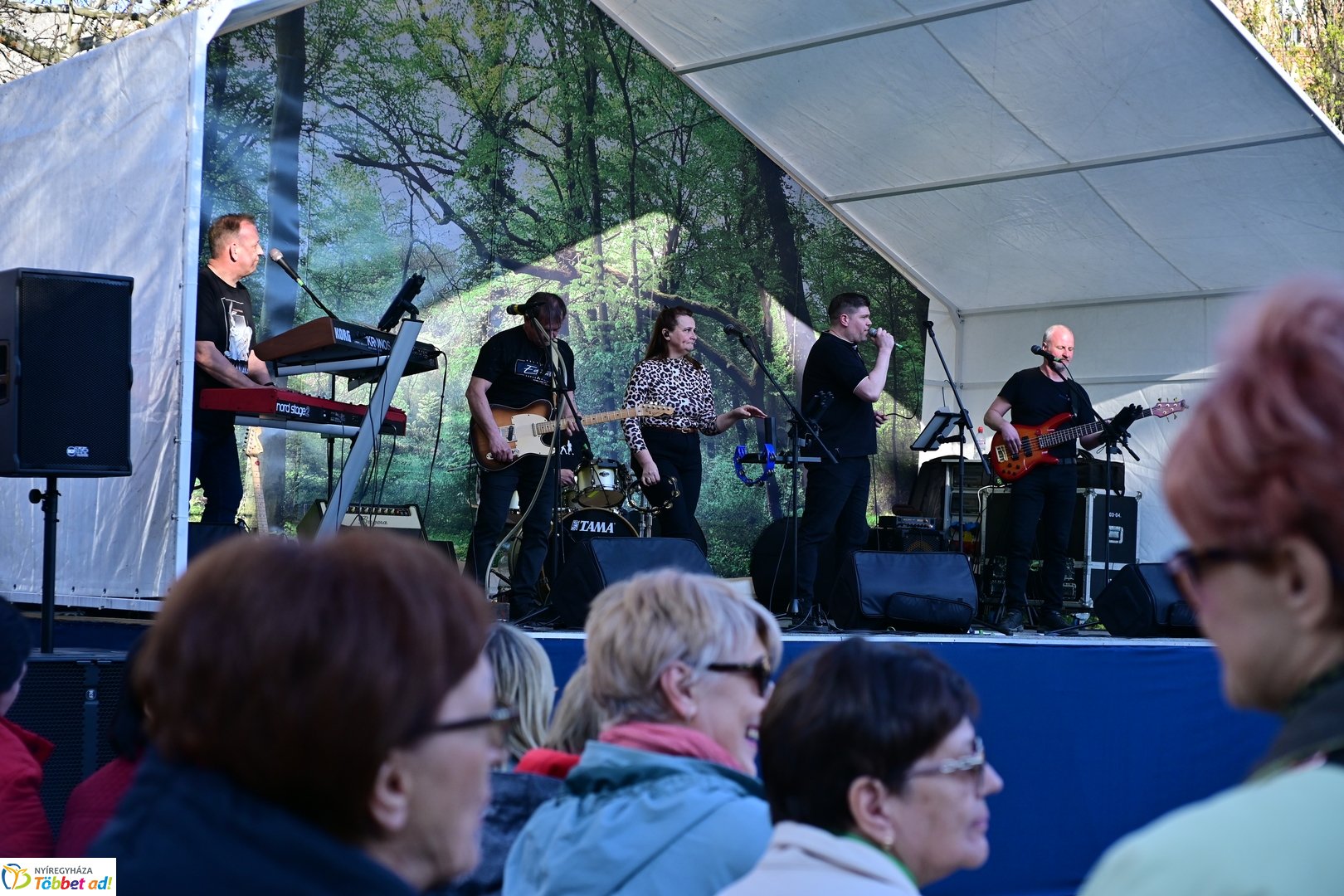 Tavaszi zsongás a belvárosban - 2025