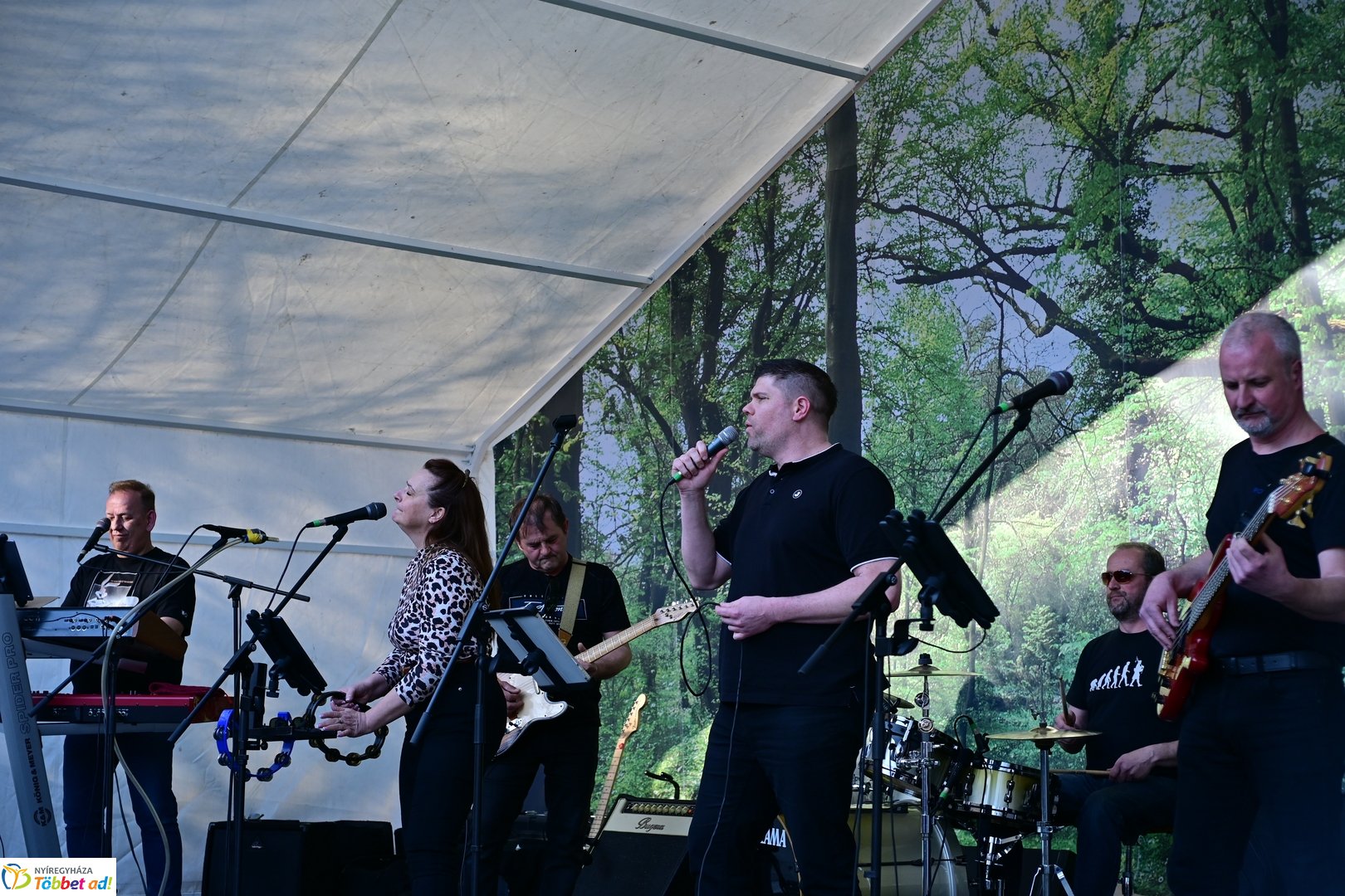 Tavaszi zsongás a belvárosban - 2025