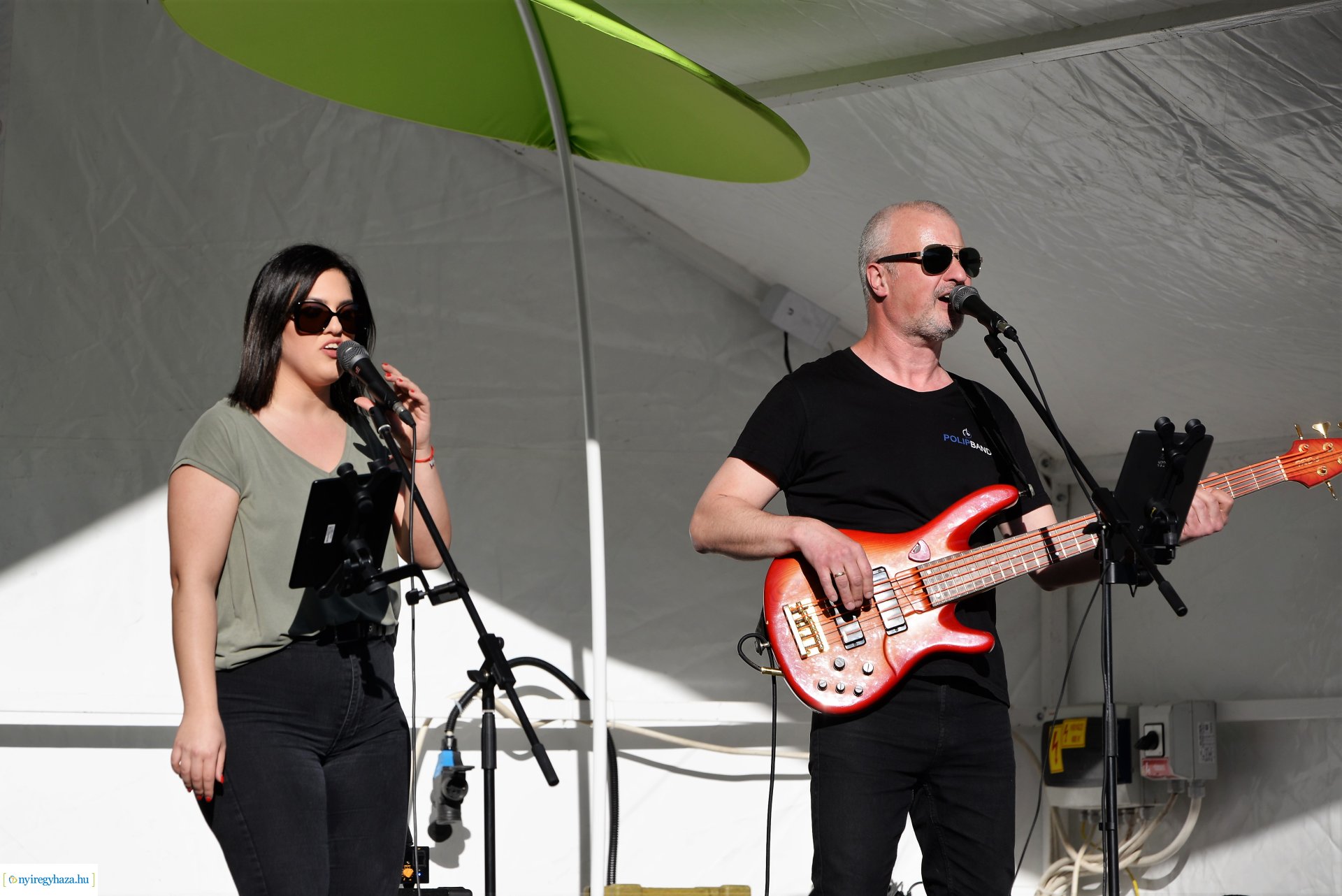 Tavaszi zsongás a Kossuth téren - a Polip együttes koncertje