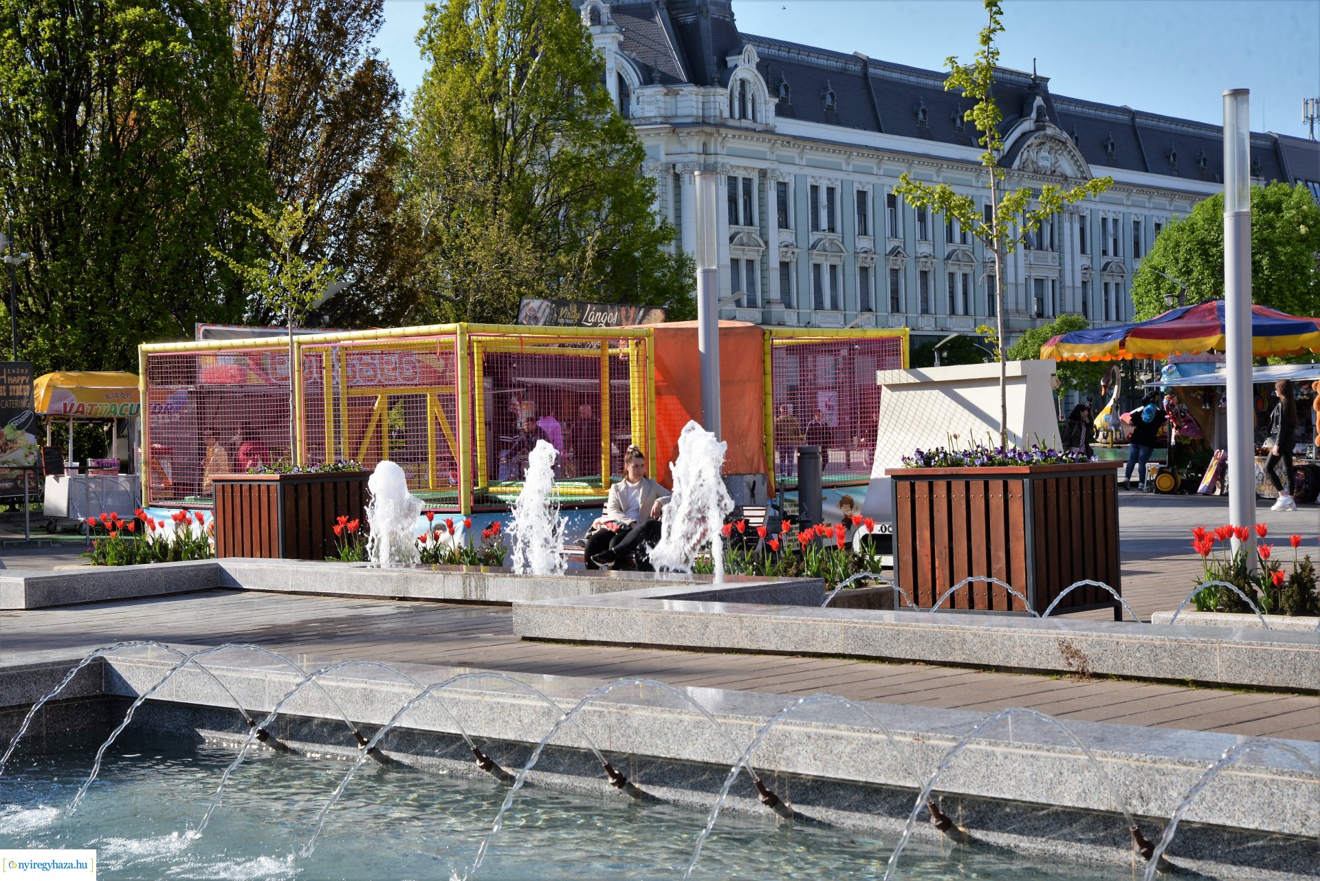 Tavaszi zsongás a Kossuth téren - a Polip együttes koncertje