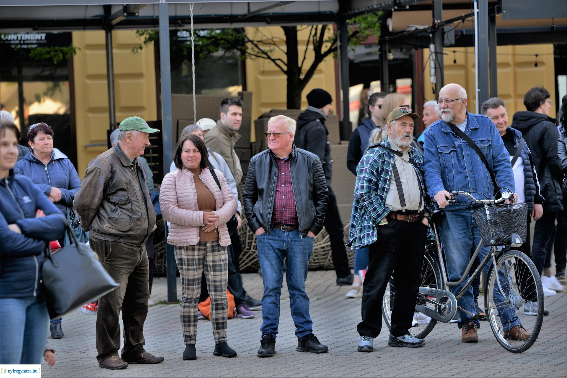Tavaszi zsongás a Kossuth téren - a Polip együttes koncertje