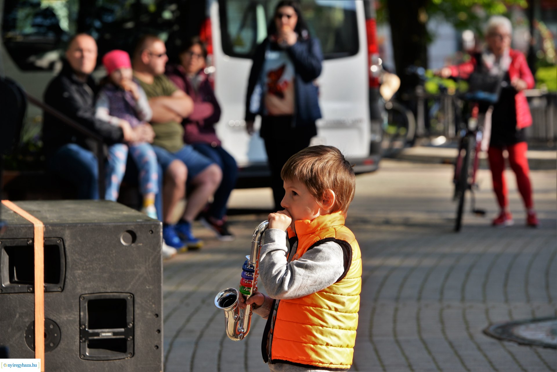 Tavaszi zsongás a Kossuth téren - a Polip együttes koncertje