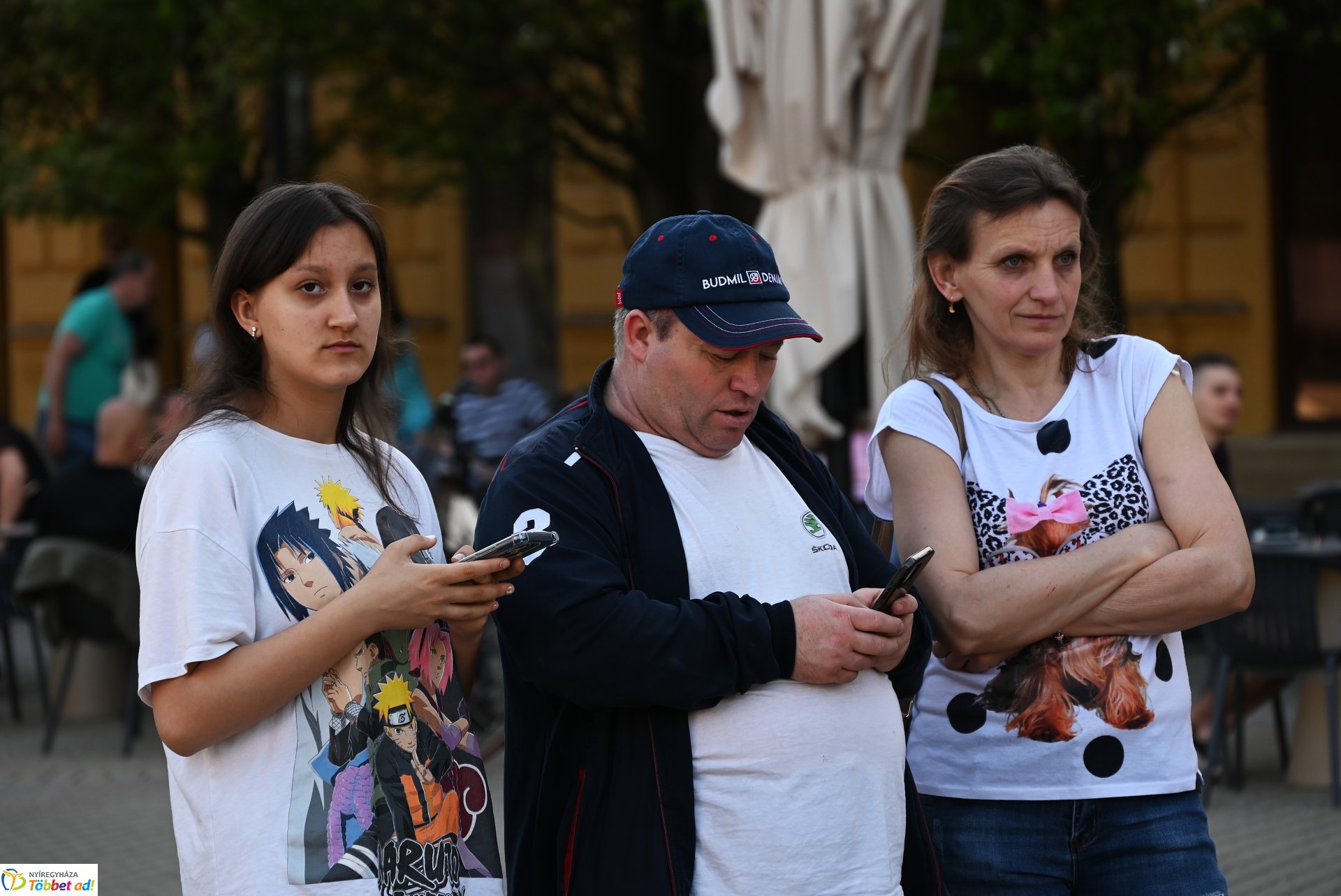 Tavaszi zsongás a Kossuth téren - az LK Beat Zenekar koncertje