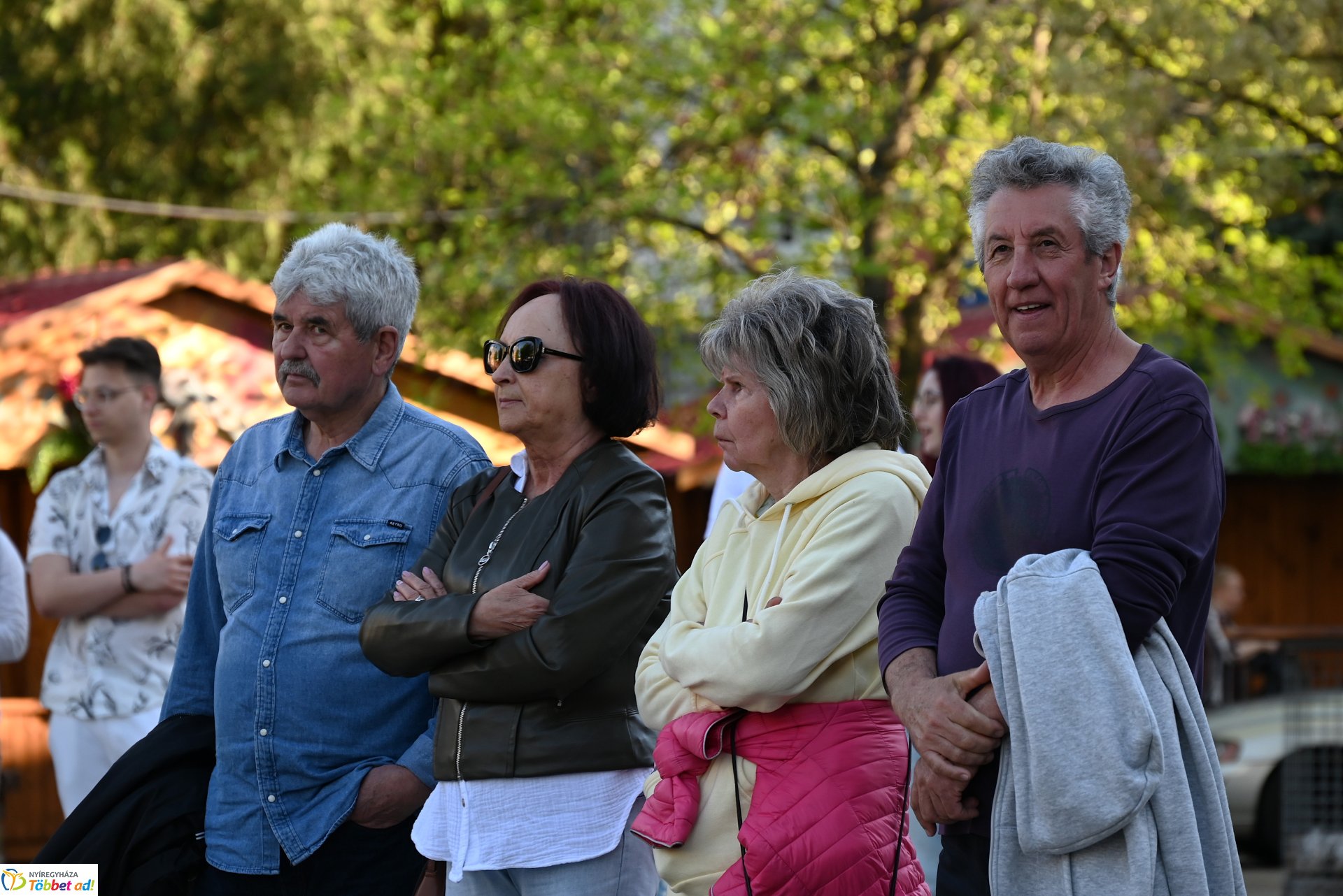 Tavaszi zsongás a Kossuth téren - az LK Beat Zenekar koncertje