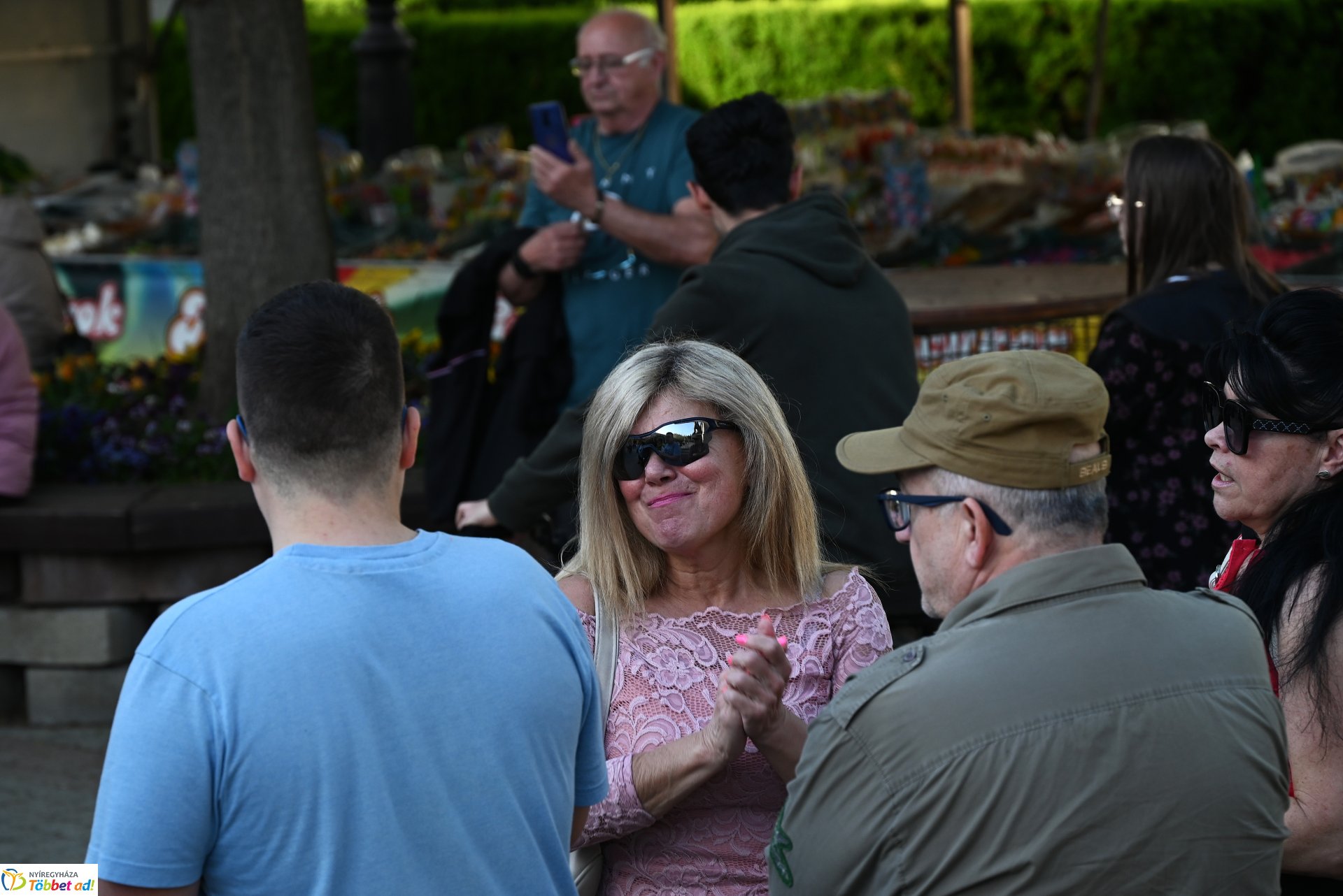 Tavaszi zsongás a Kossuth téren - az LK Beat Zenekar koncertje