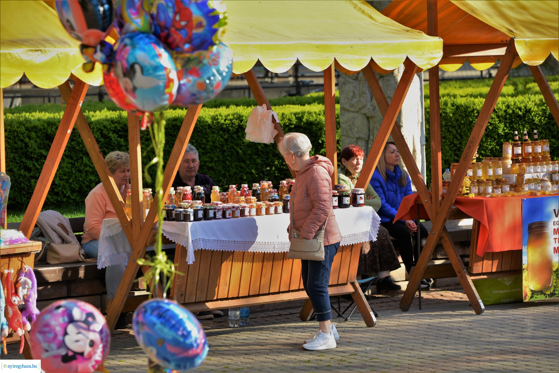 Tavaszi zsongás a Kossuth téren -  a Szívtiproll zenekar koncertje