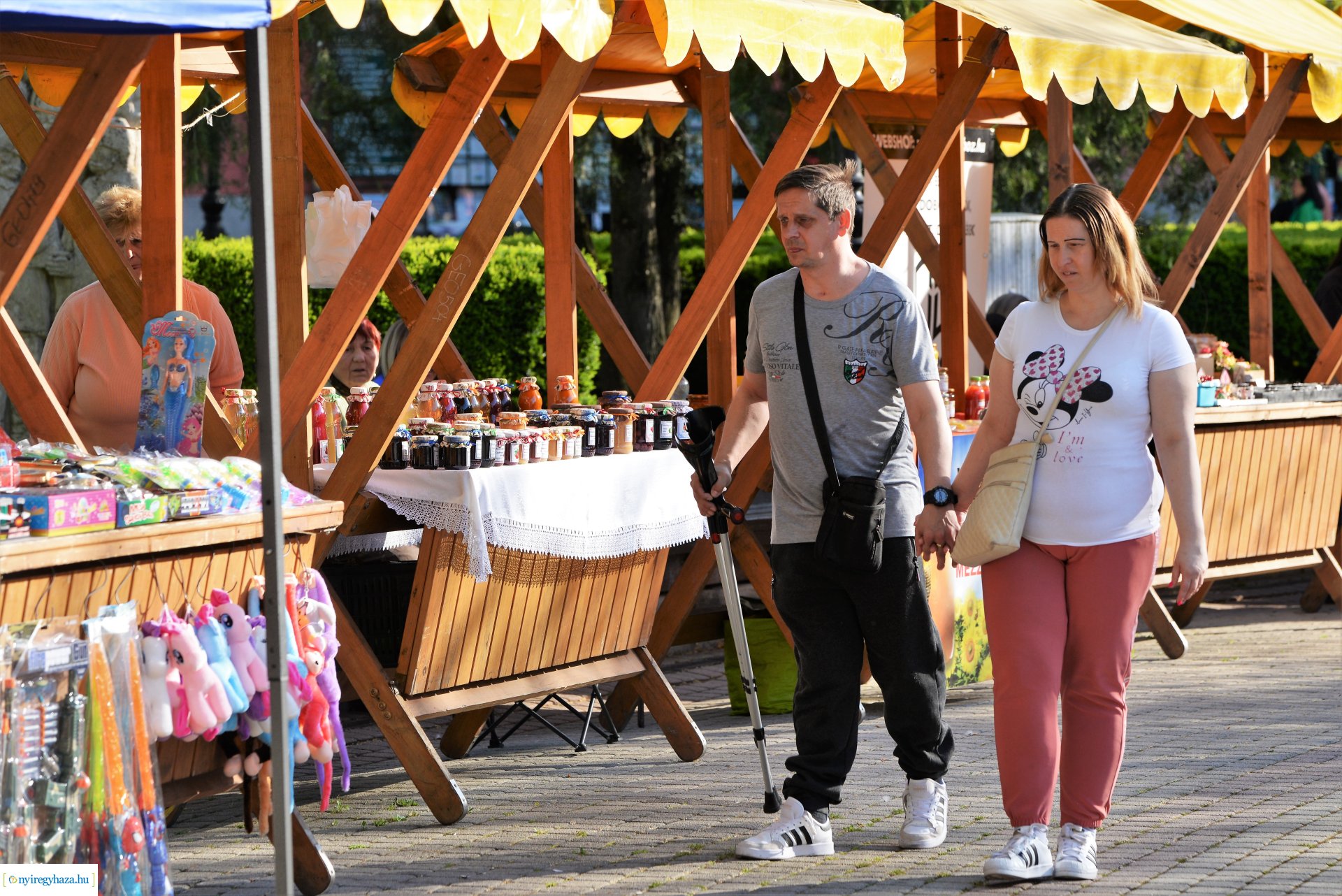 Tavaszi zsongás a Kossuth téren -  a Szívtiproll zenekar koncertje