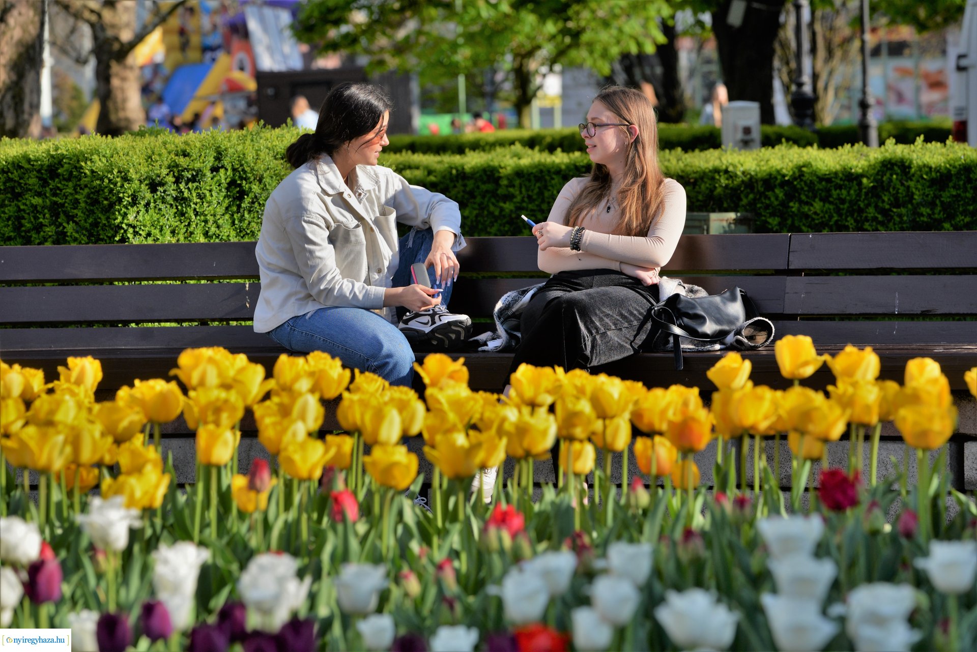 Tavaszi zsongás a Kossuth téren -  a Szívtiproll zenekar koncertje