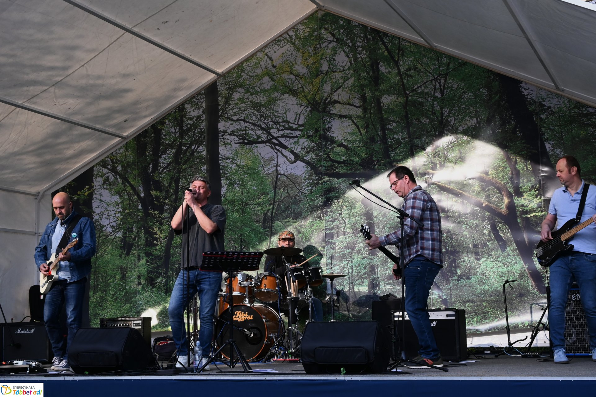 Tavaszi Zsongás a Kossuth téren - Tibi a hegyről koncert 