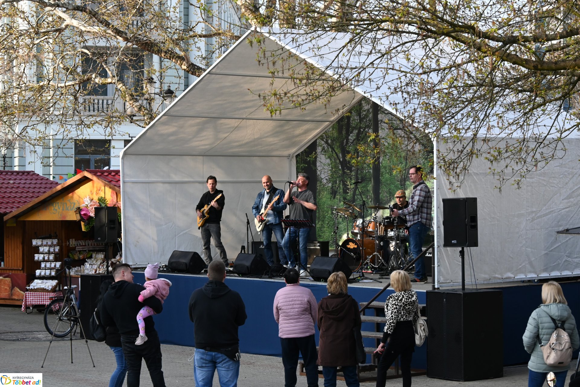 Tavaszi Zsongás a Kossuth téren - Tibi a hegyről koncert 