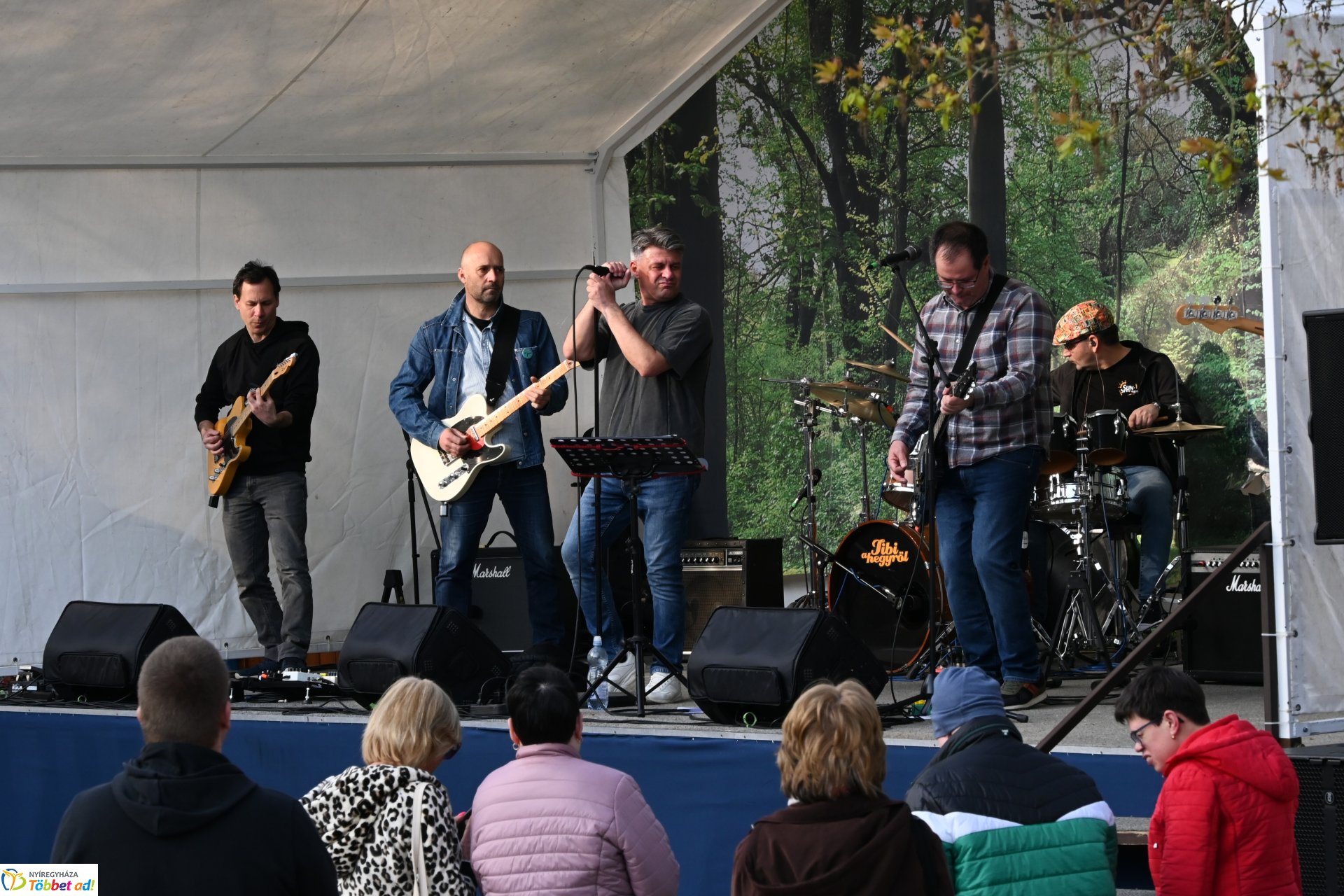 Tavaszi Zsongás a Kossuth téren - Tibi a hegyről koncert 