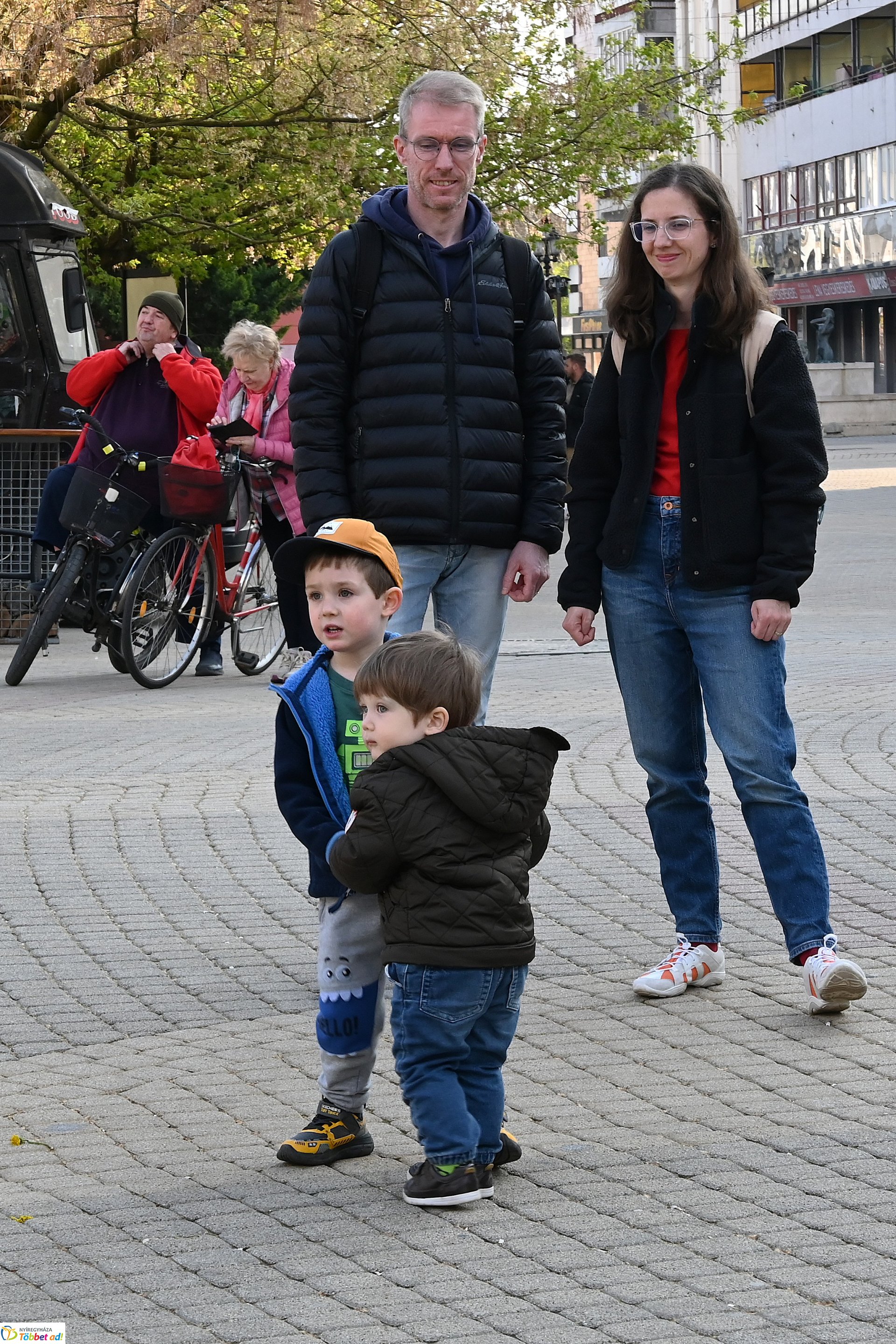 Tavaszi Zsongás a Kossuth téren - Tibi a hegyről koncert 
