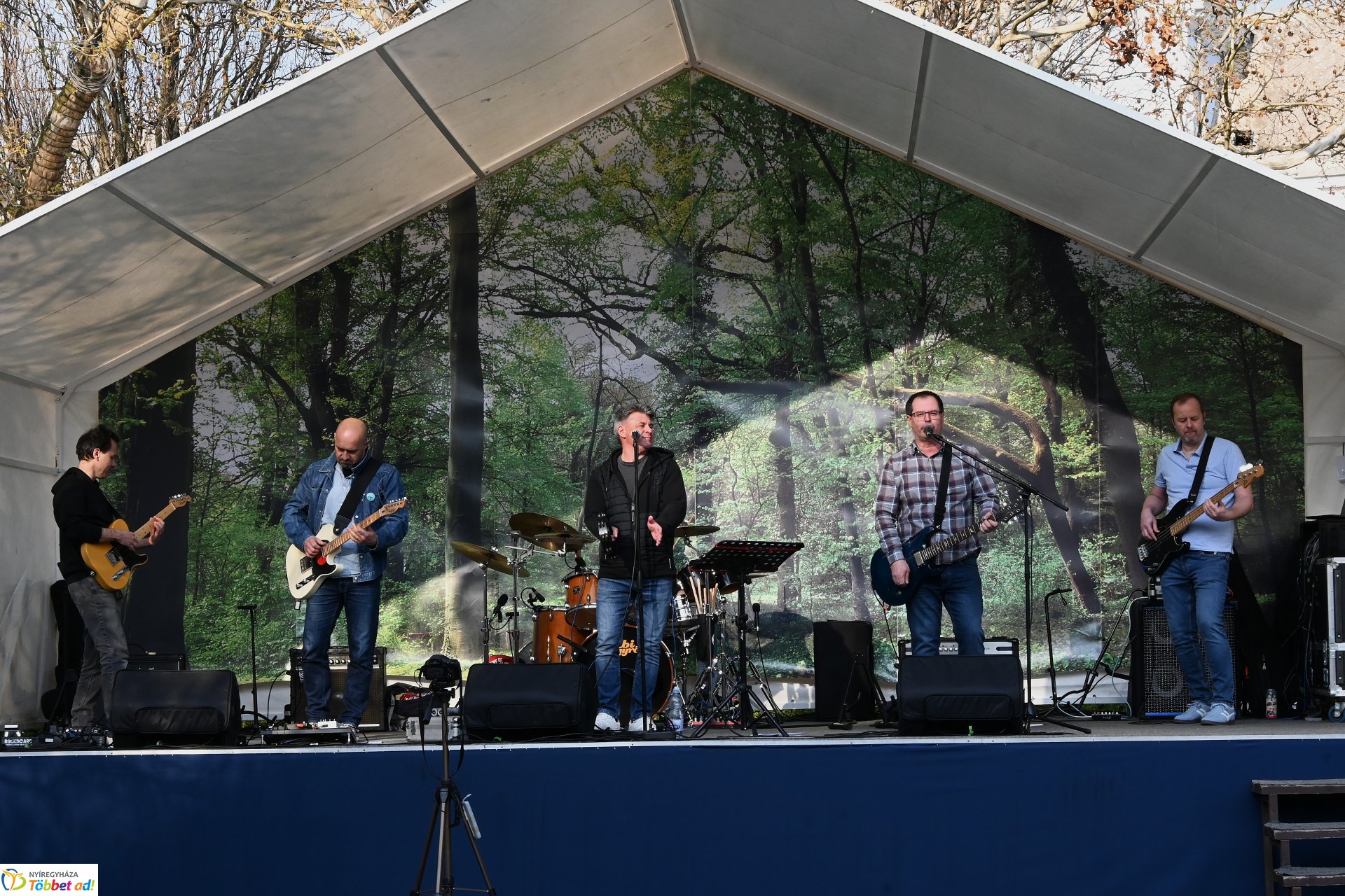 Tavaszi Zsongás a Kossuth téren - Tibi a hegyről koncert 