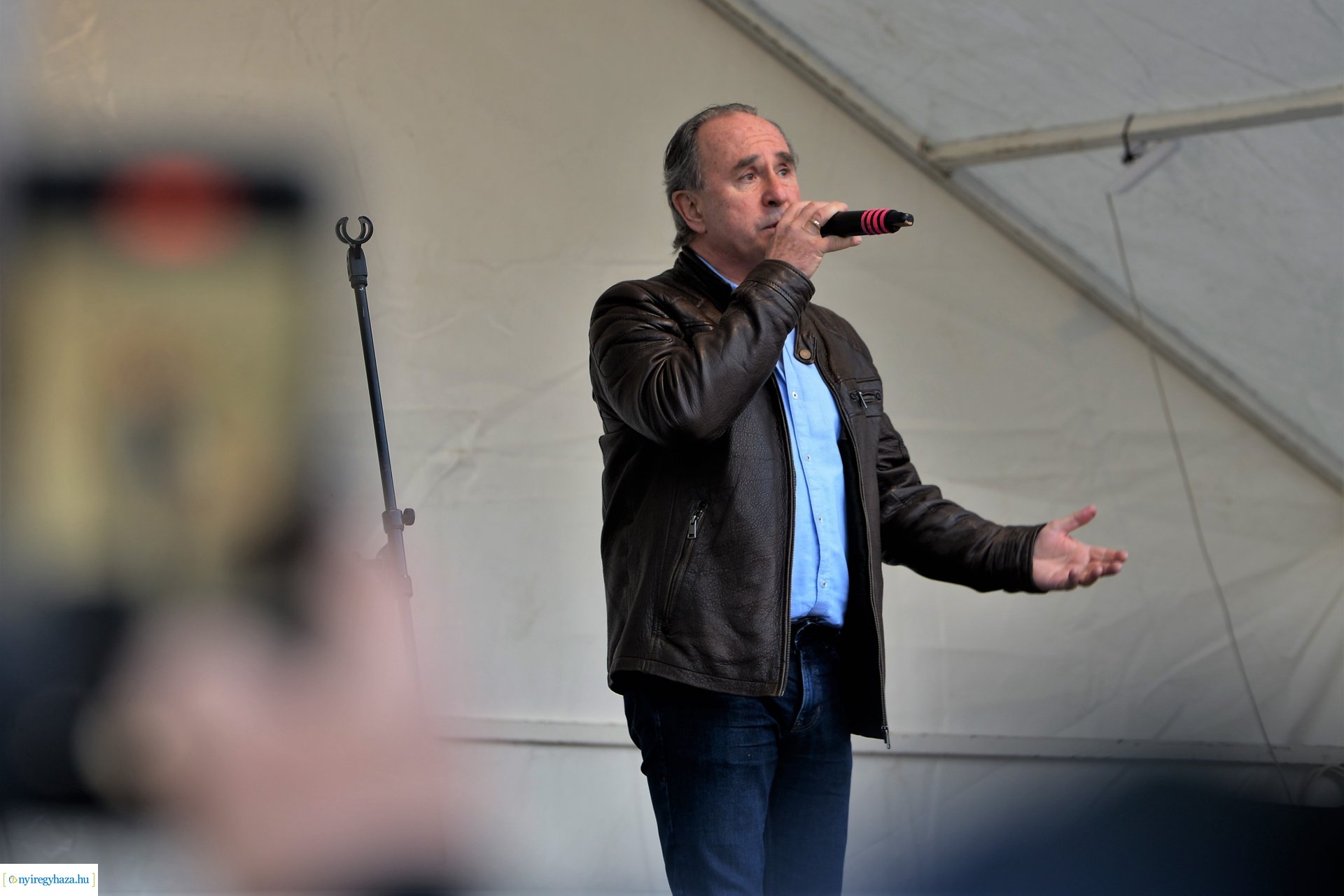 Tavaszi zsongás - Varga Miklós fellépése Nyíregyháza belvárosában