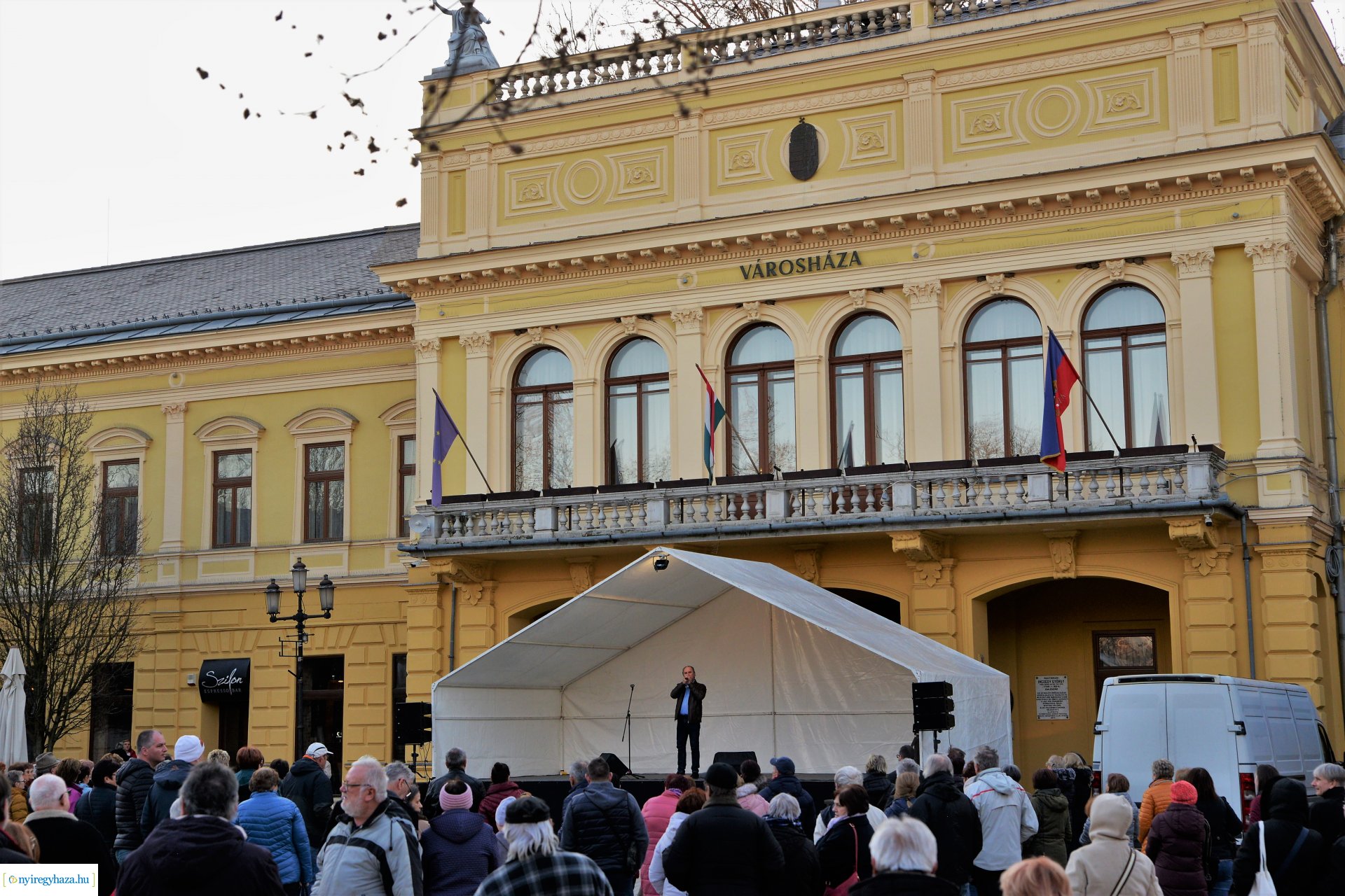 Tavaszi zsongás - Varga Miklós fellépése Nyíregyháza belvárosában