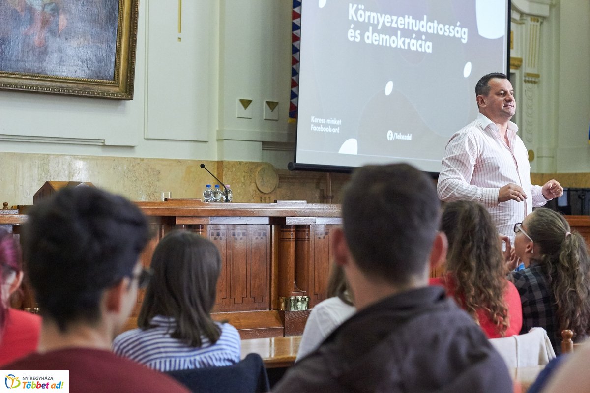 Te kezdd előadás a Megyeházán