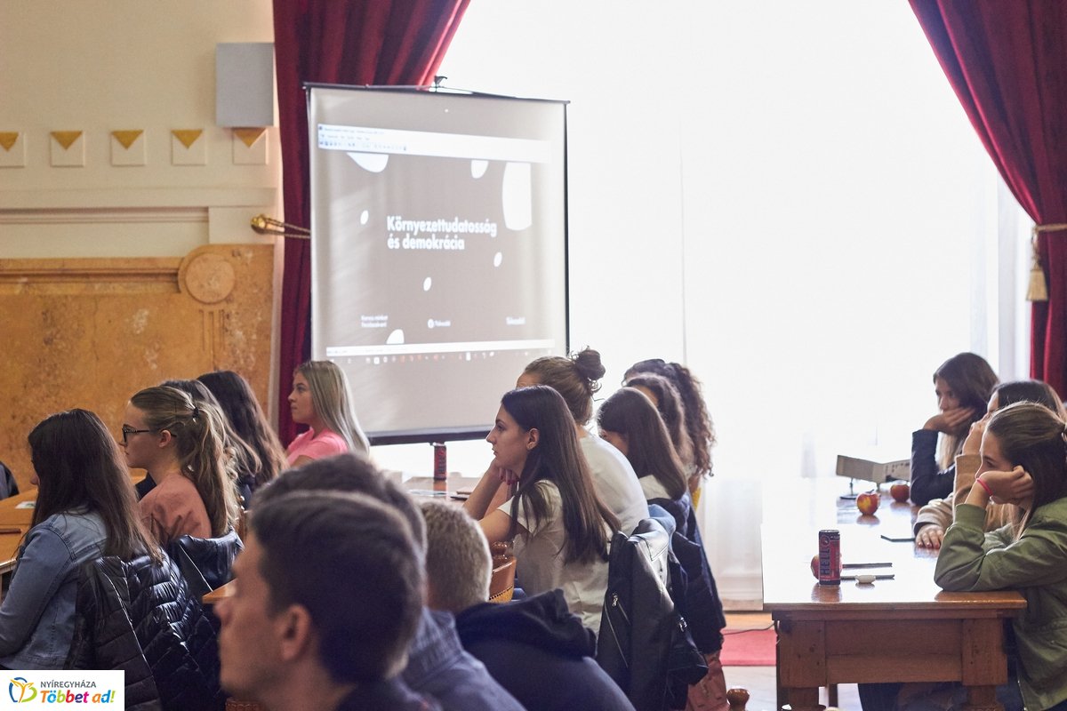 Te kezdd előadás a Megyeházán