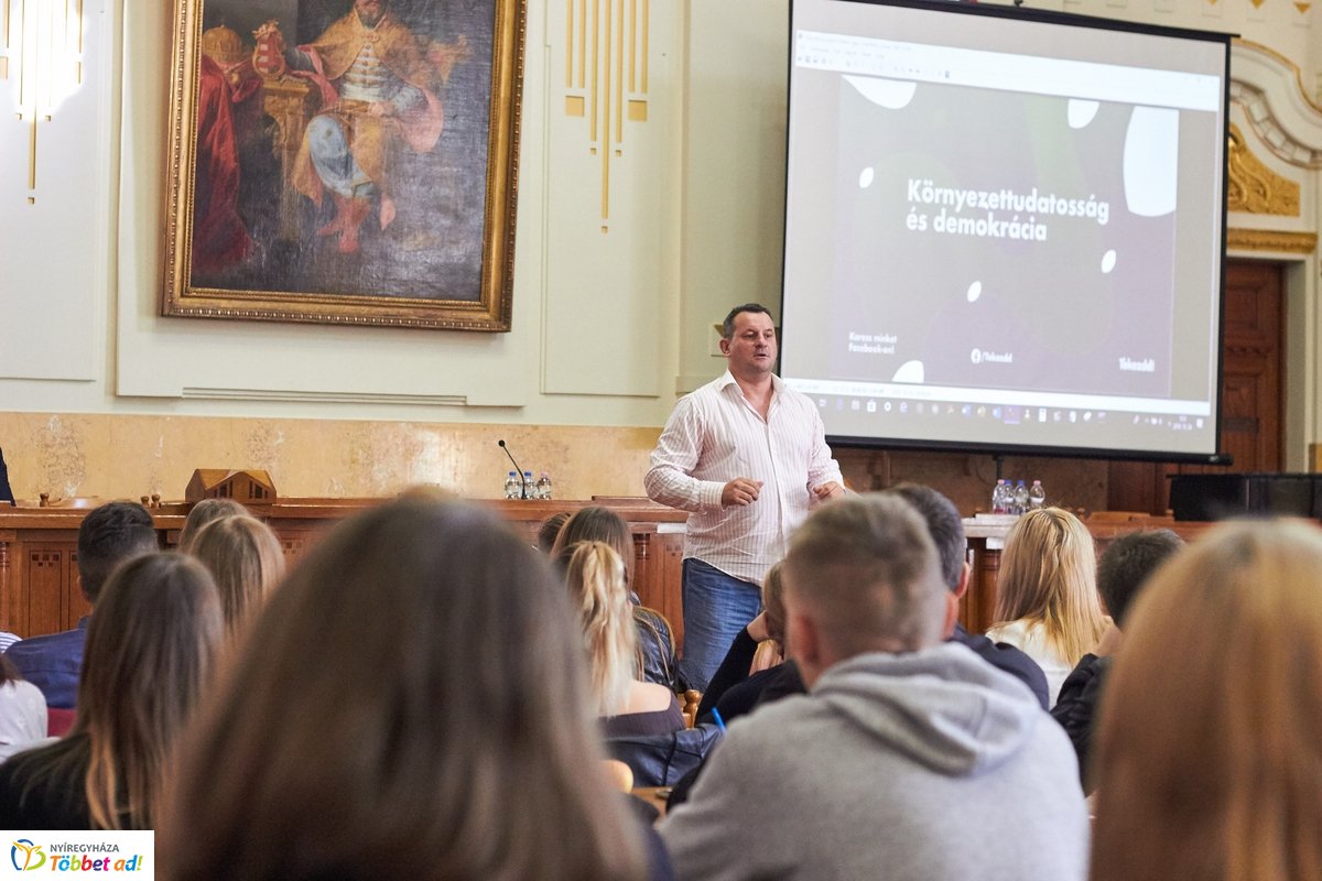 Te kezdd előadás a Megyeházán