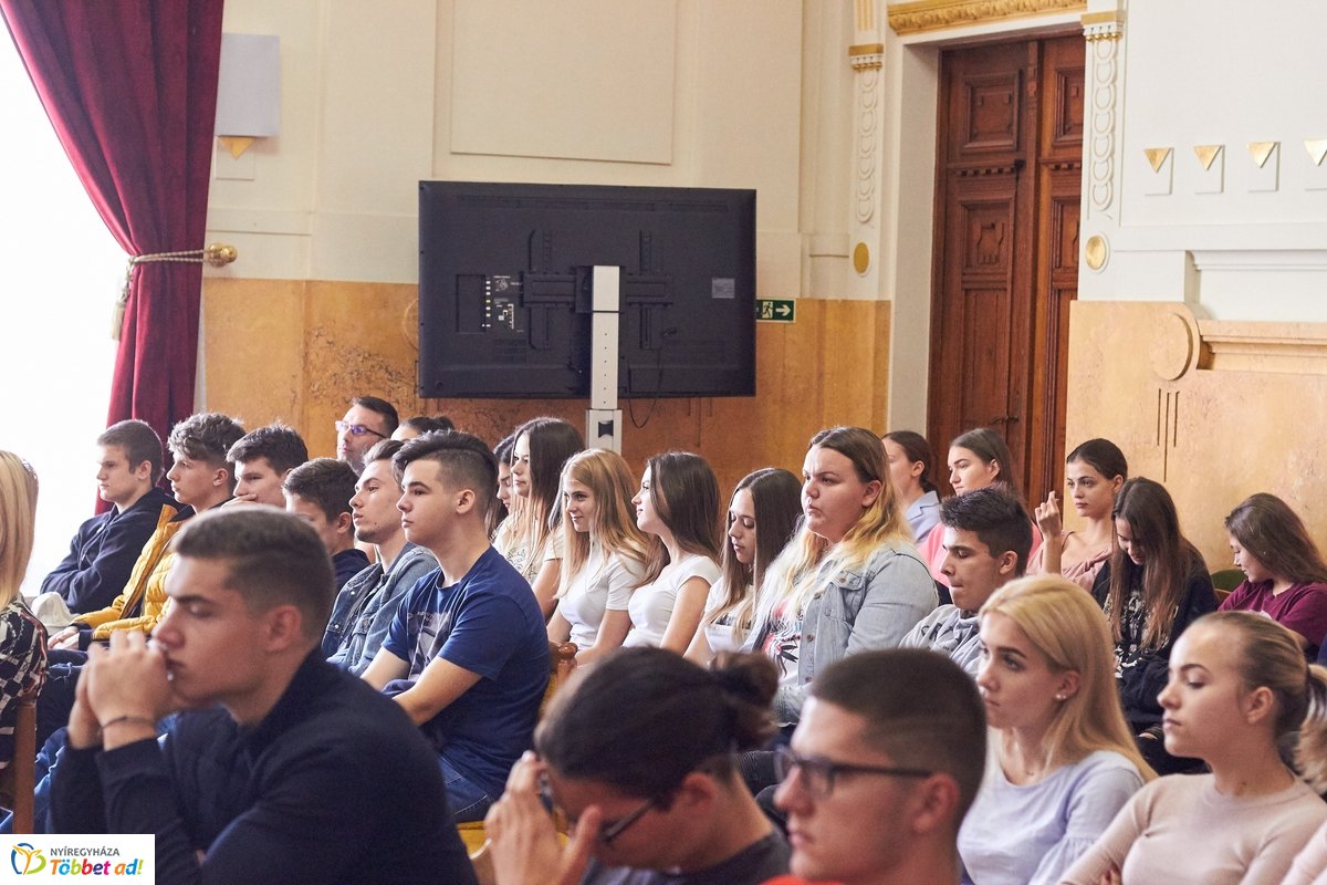 Te kezdd előadás a Megyeházán