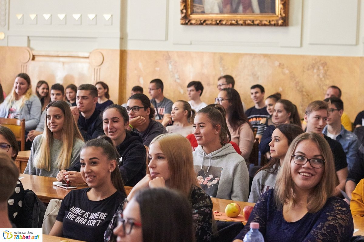 Te kezdd előadás a Megyeházán