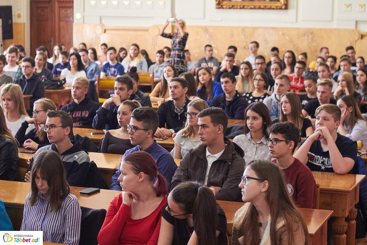 Te kezdd előadás a Megyeházán