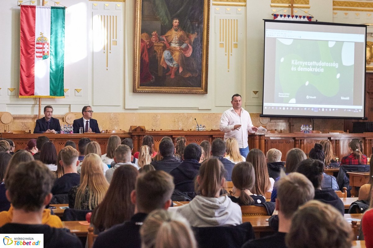 Te kezdd előadás a Megyeházán