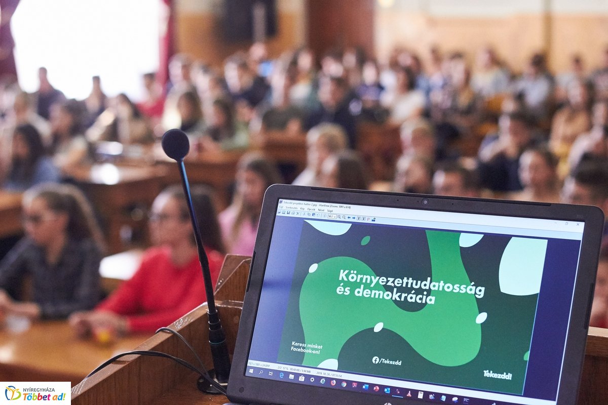 Te kezdd előadás a Megyeházán