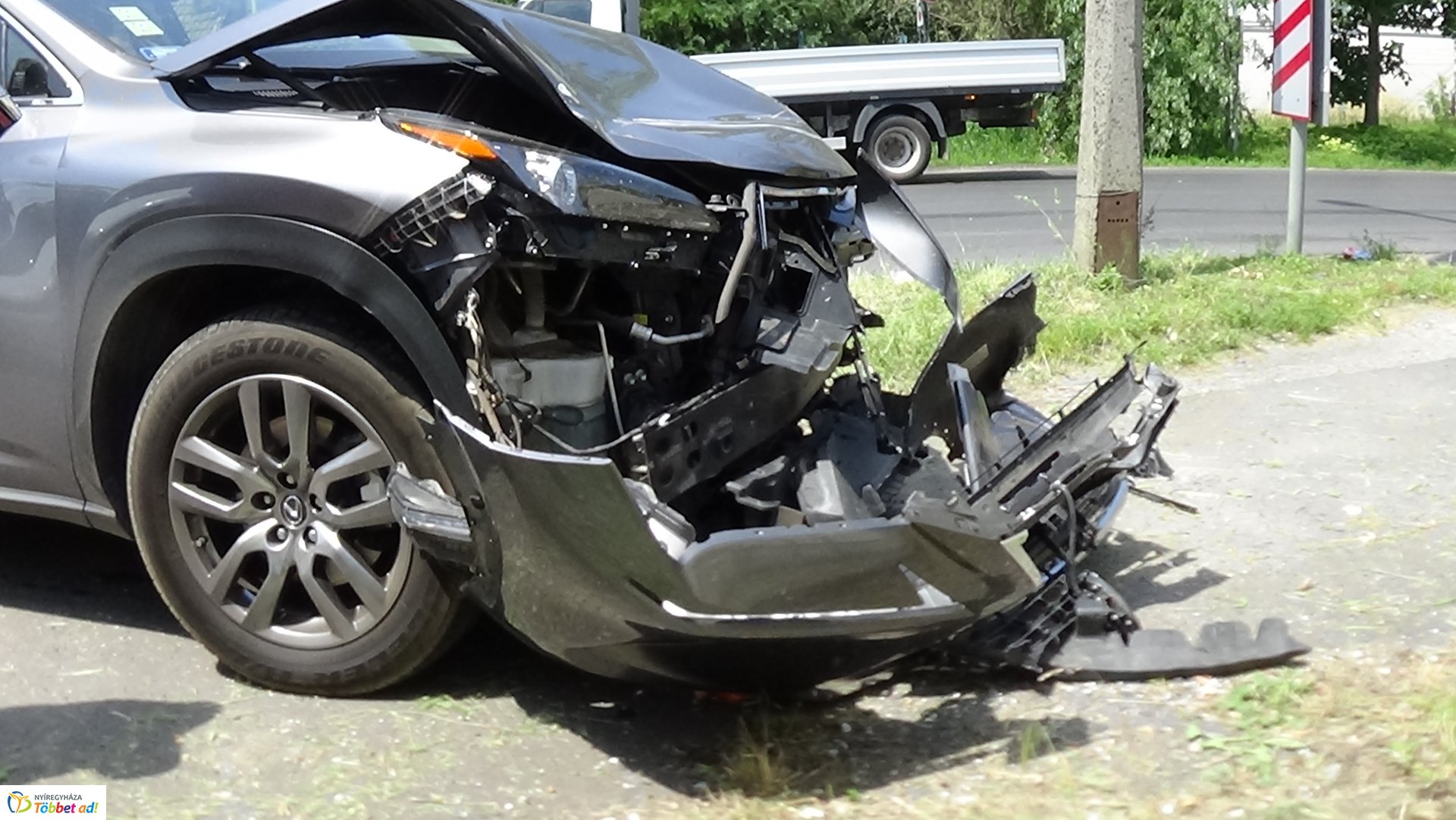 Teherautó és terepjáró ütközött a Simai úton