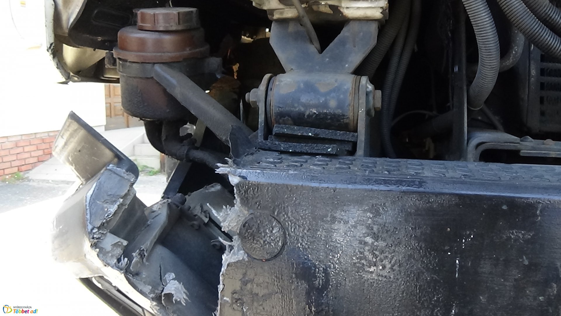 Teherautó és terepjáró ütközött a Simai úton