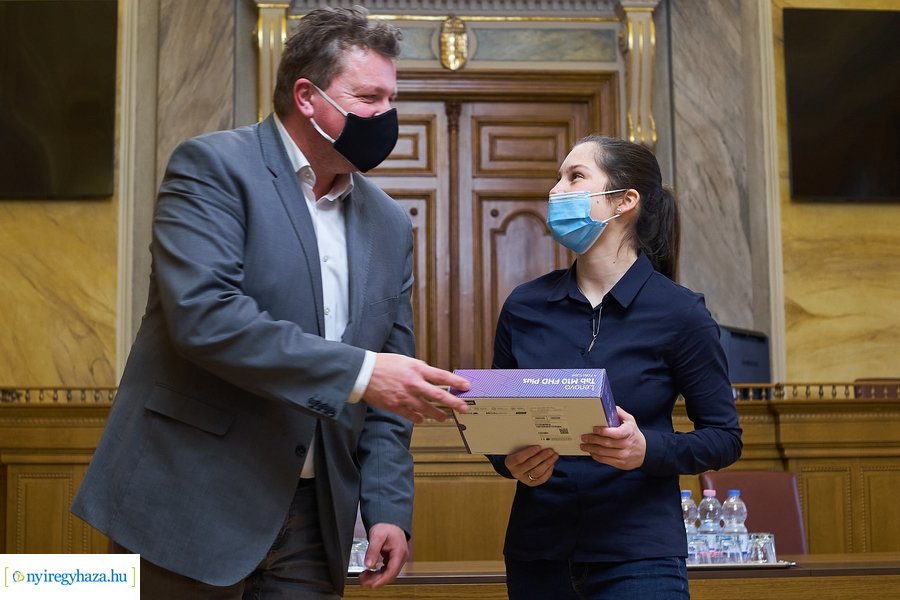 Tehetséges fiatalok díjazása 20220112