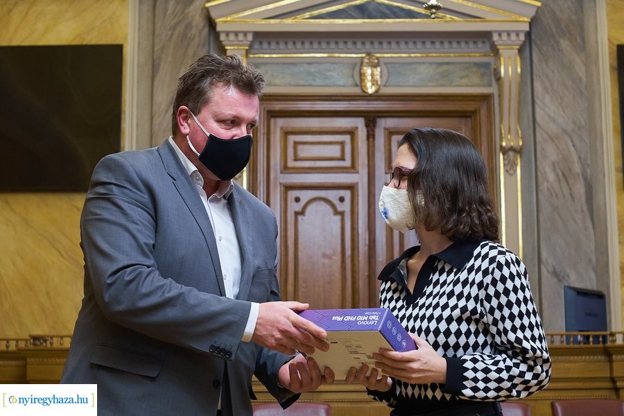 Tehetséges fiatalok díjazása 20220112