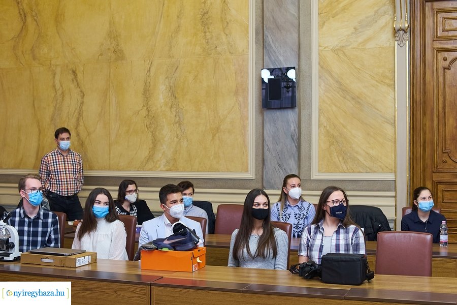 Tehetséges fiatalok díjazása 20220112